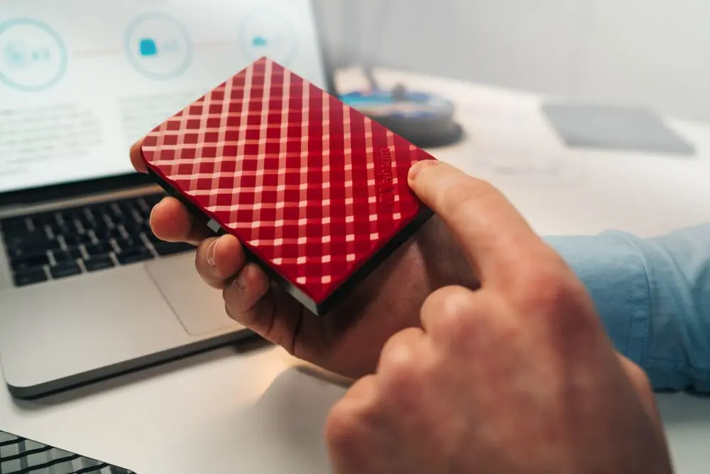 Внешний жестки диск Verbatim Store n Go 1TB (Red) - 3