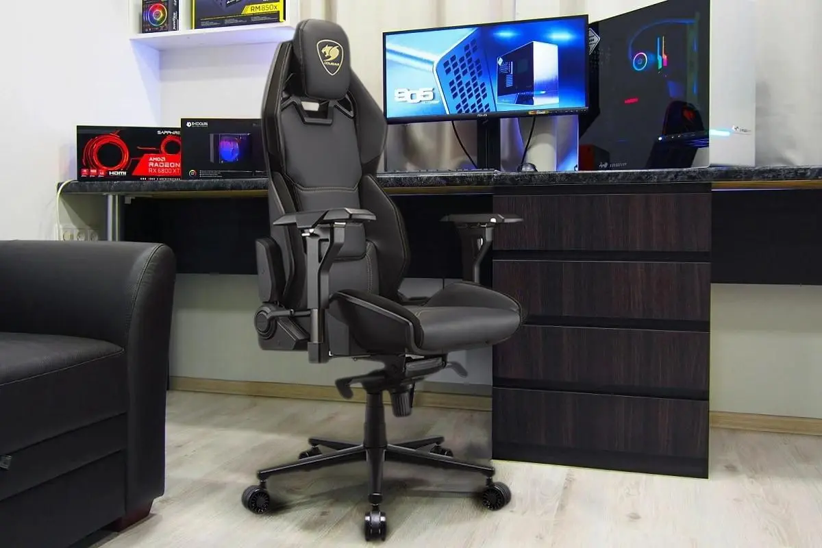 Игровое кресло Cougar Hotrod Royal (Black/Gold)