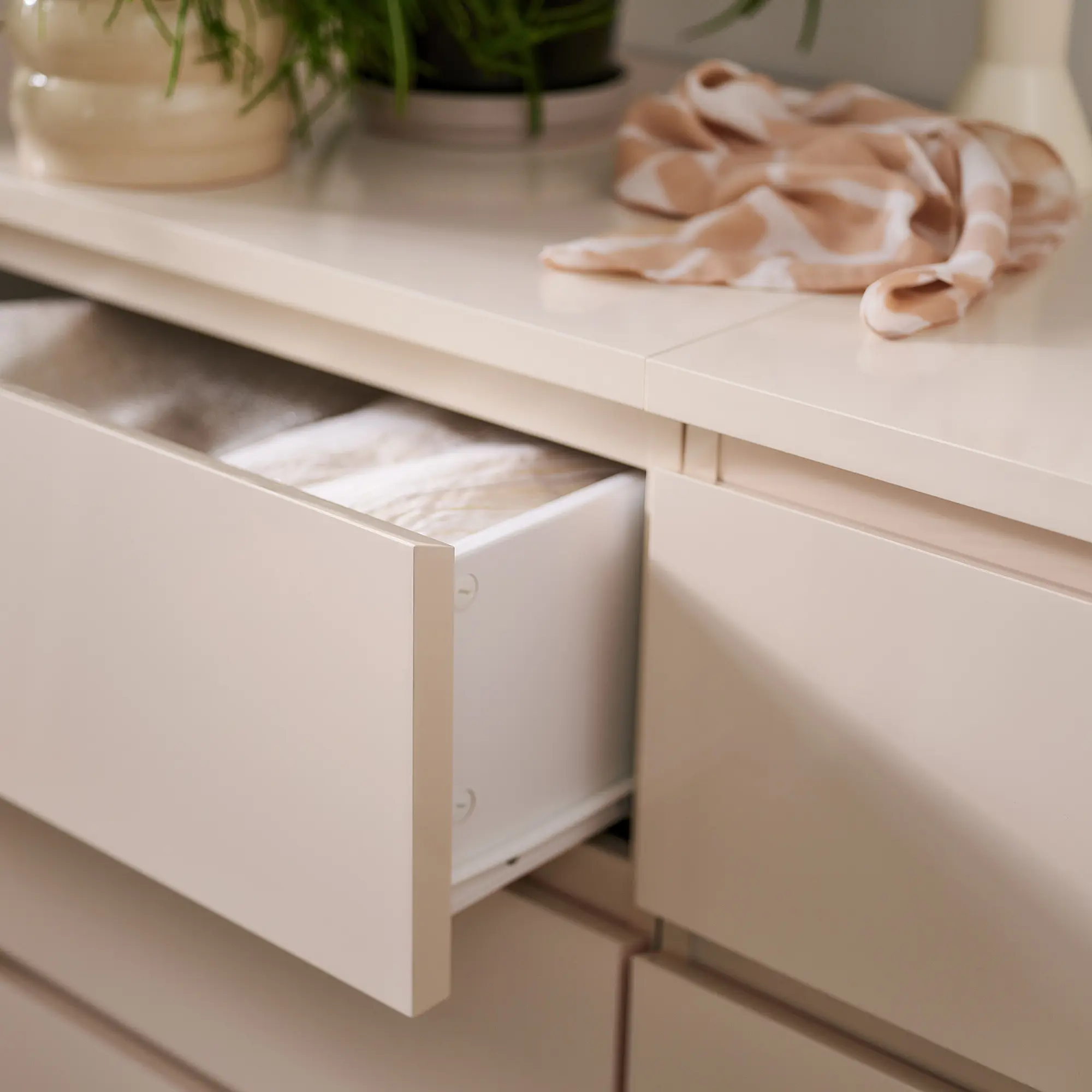 Comoda Ikea Malm 3 sertare 80x78 (Portocaliu deschis/Lucios)