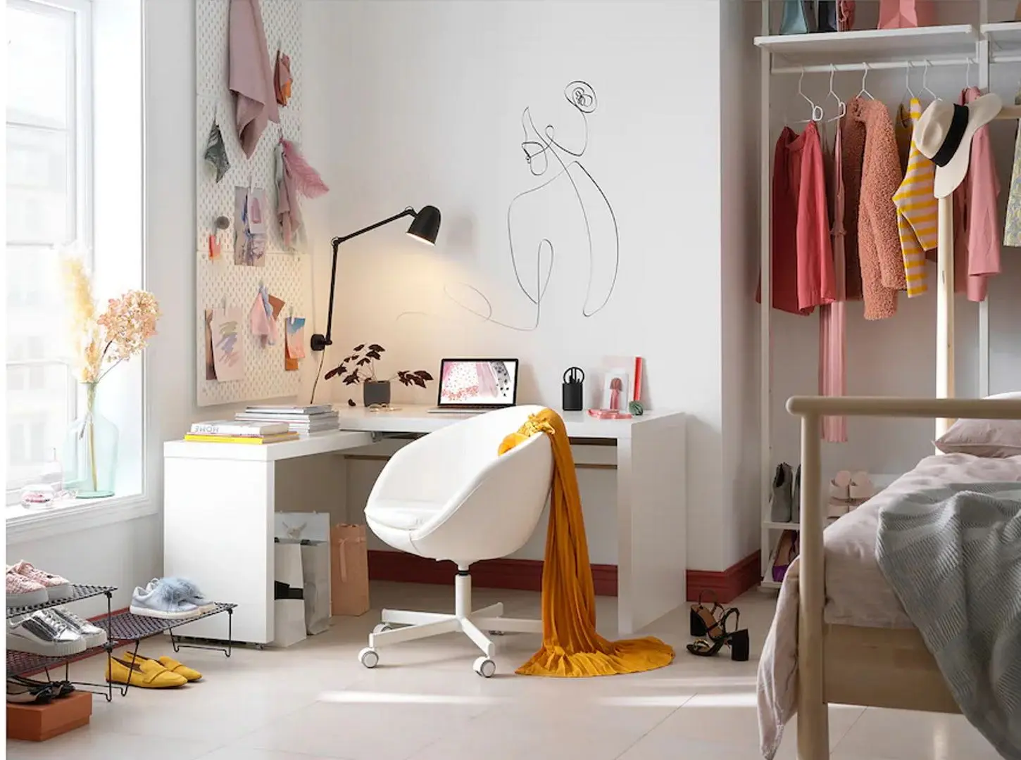 Masa de birou Ikea Malm cu tablie culisanta 151x65 (Alb)