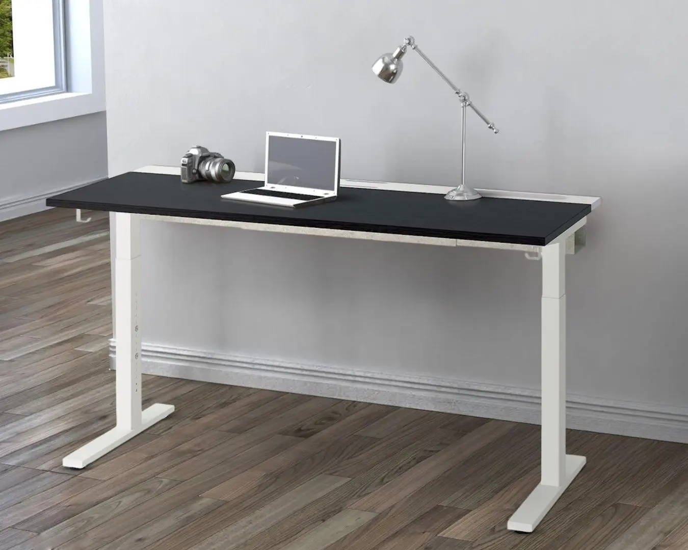 Masa pentru calculator Ikea Mittzon 140x60 (Furnir Frasin/Vopsit Negru/Alb)