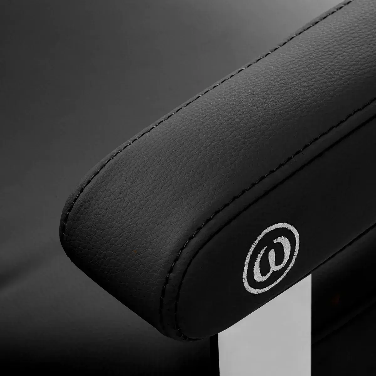 Кресло парикмахерское Omega Astra Plus 154514 (Black/Silver) - 7