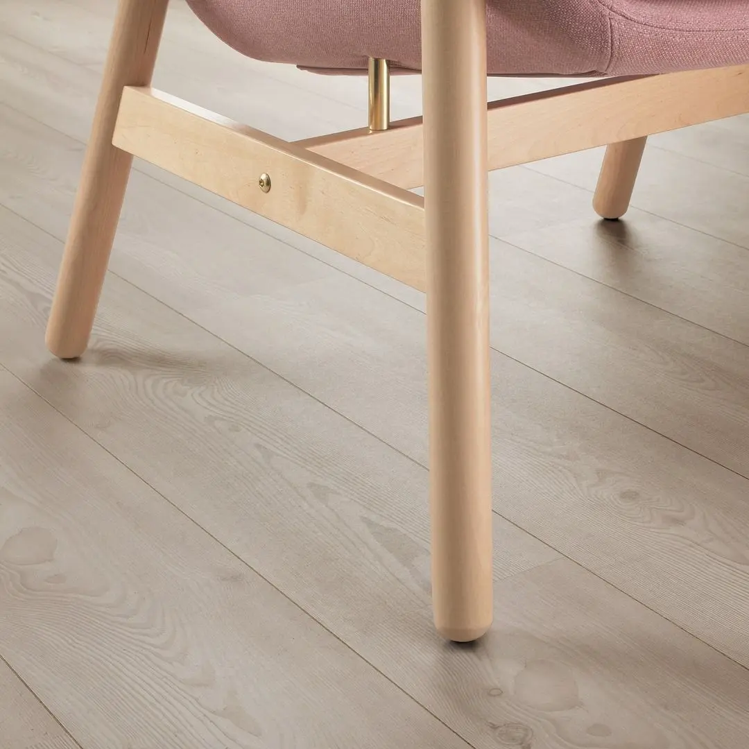 Кресло Ikea Vedbo высокая спинка (Гуннаред Светлый Коричнево-розовый)