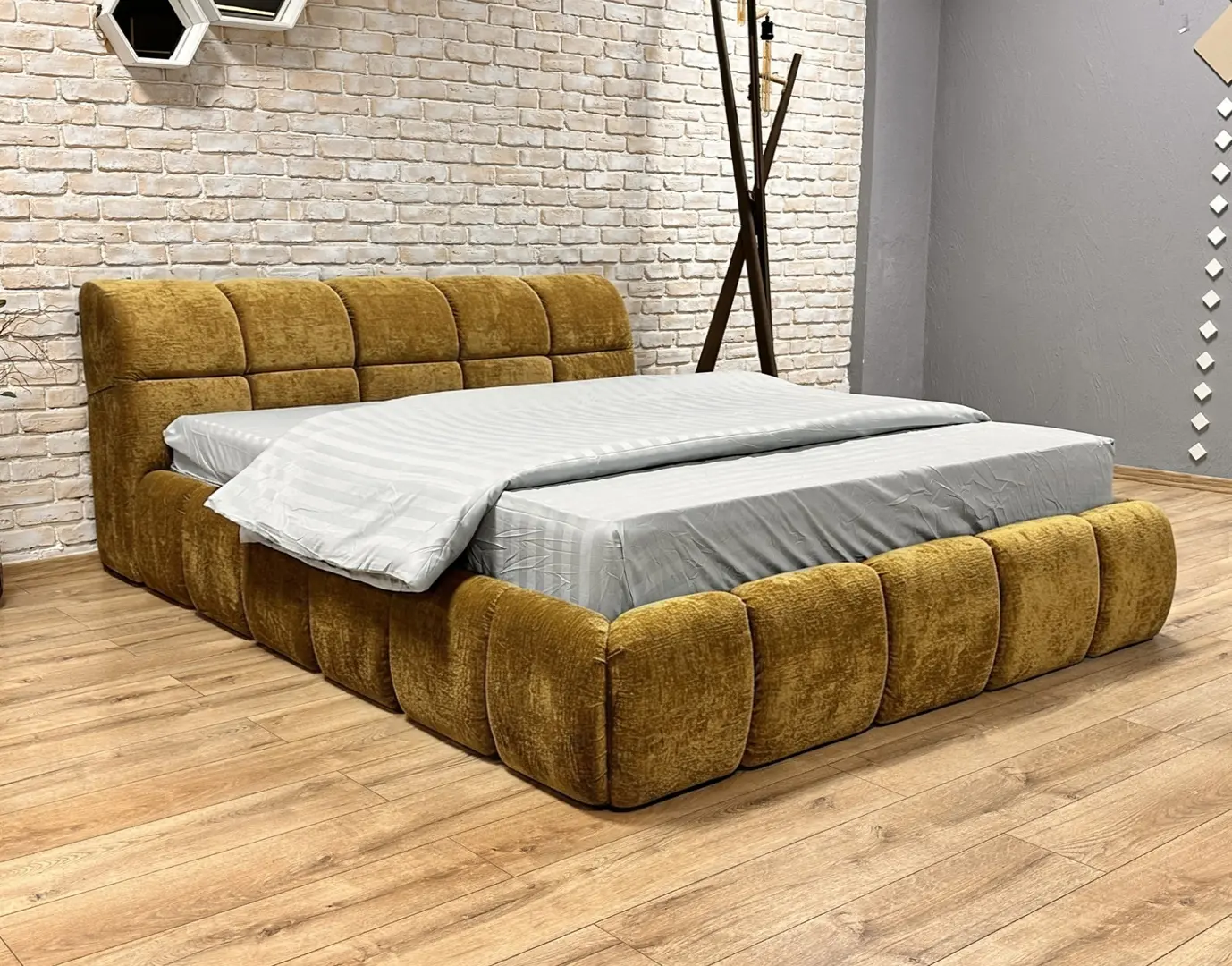 Кровать Charmbed Lux Jenny 180x200 Symphony 10 (Mustard)