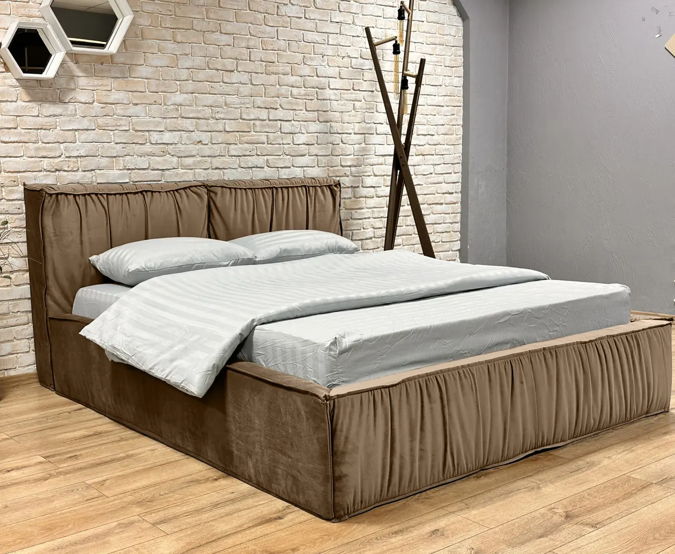 Кровать Charmbed Lux Selina 160x200 Laguna 06 (Cappuccino)