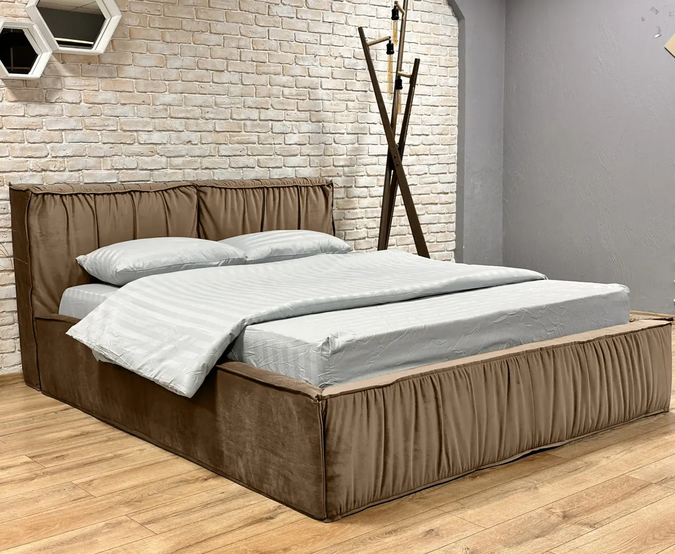 Кровать Charmbed Lux Selina 180x200 Laguna 06 (Cappuccino)