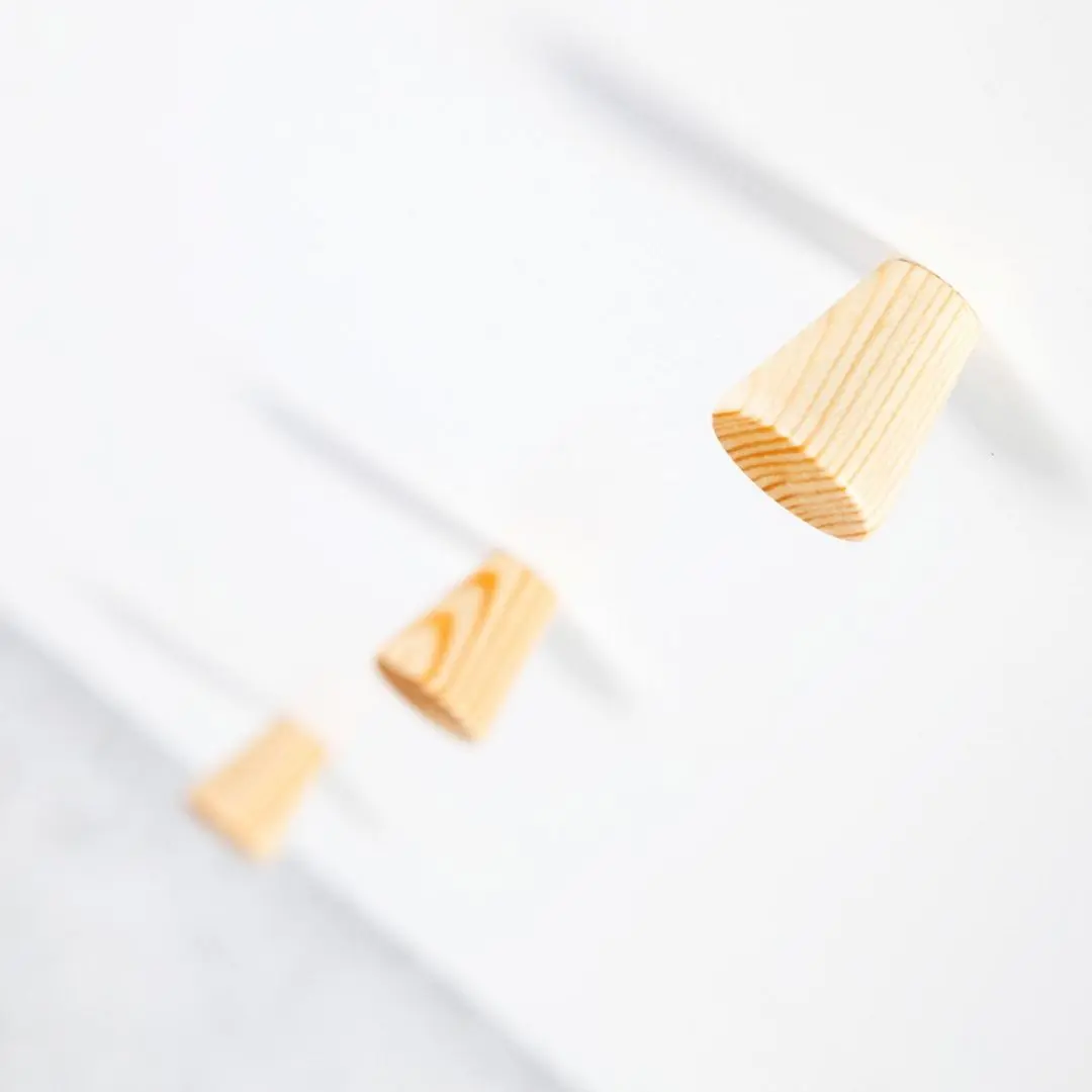 Patuc Klups Karolina II + comoda de infasat Karolina + saltea Confort II 10cm (White/Pine)