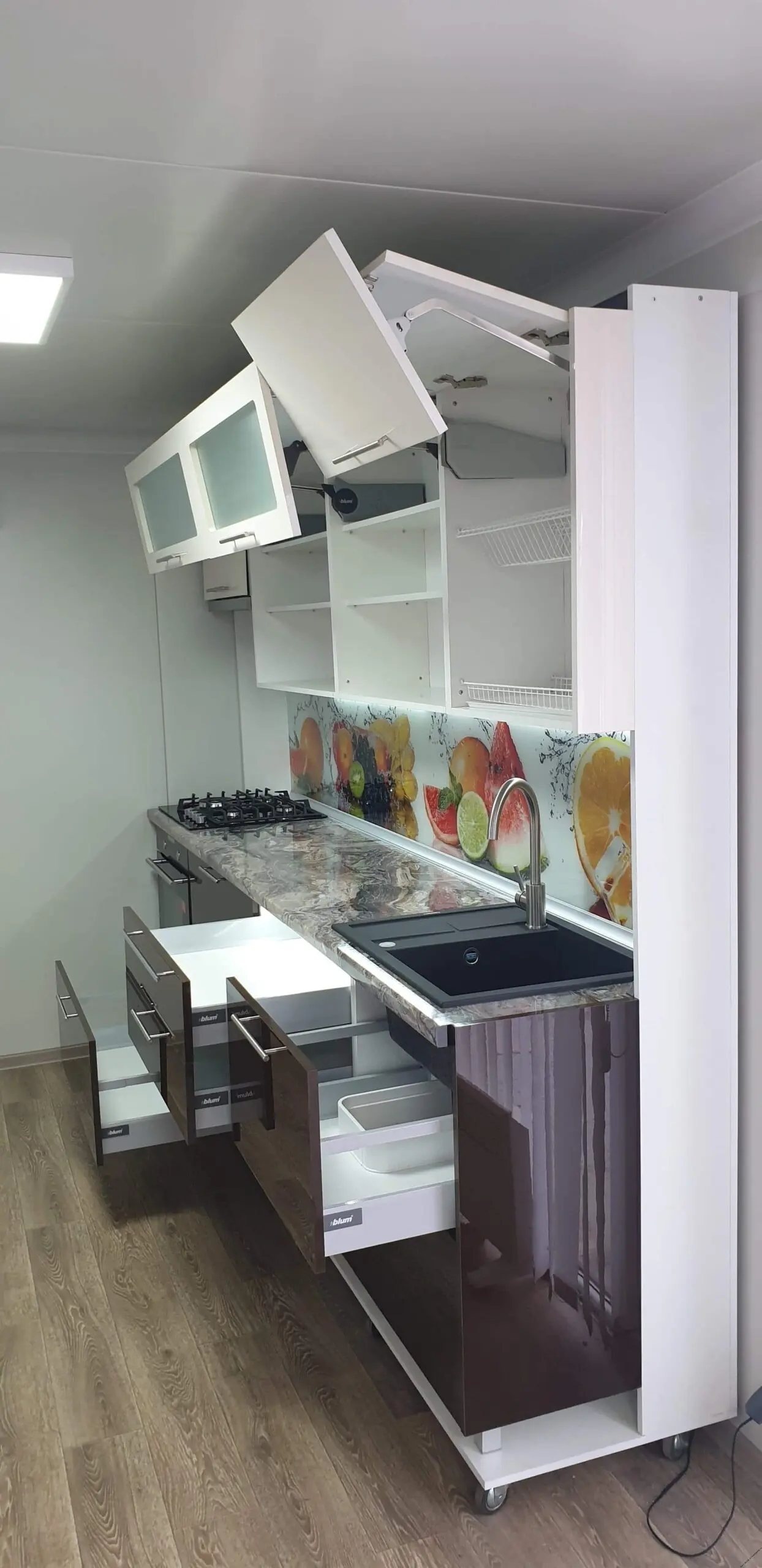 Кухня Bafimob Blum с витриной 2м МДФ глянец - 3