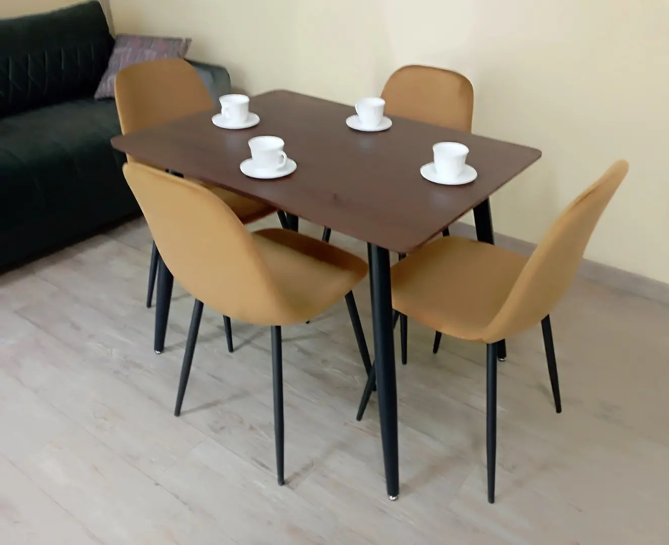 Set de sufragerie Yasen Т1921 Nut + С1703 HLR-12 Mustard/Black (1+4)