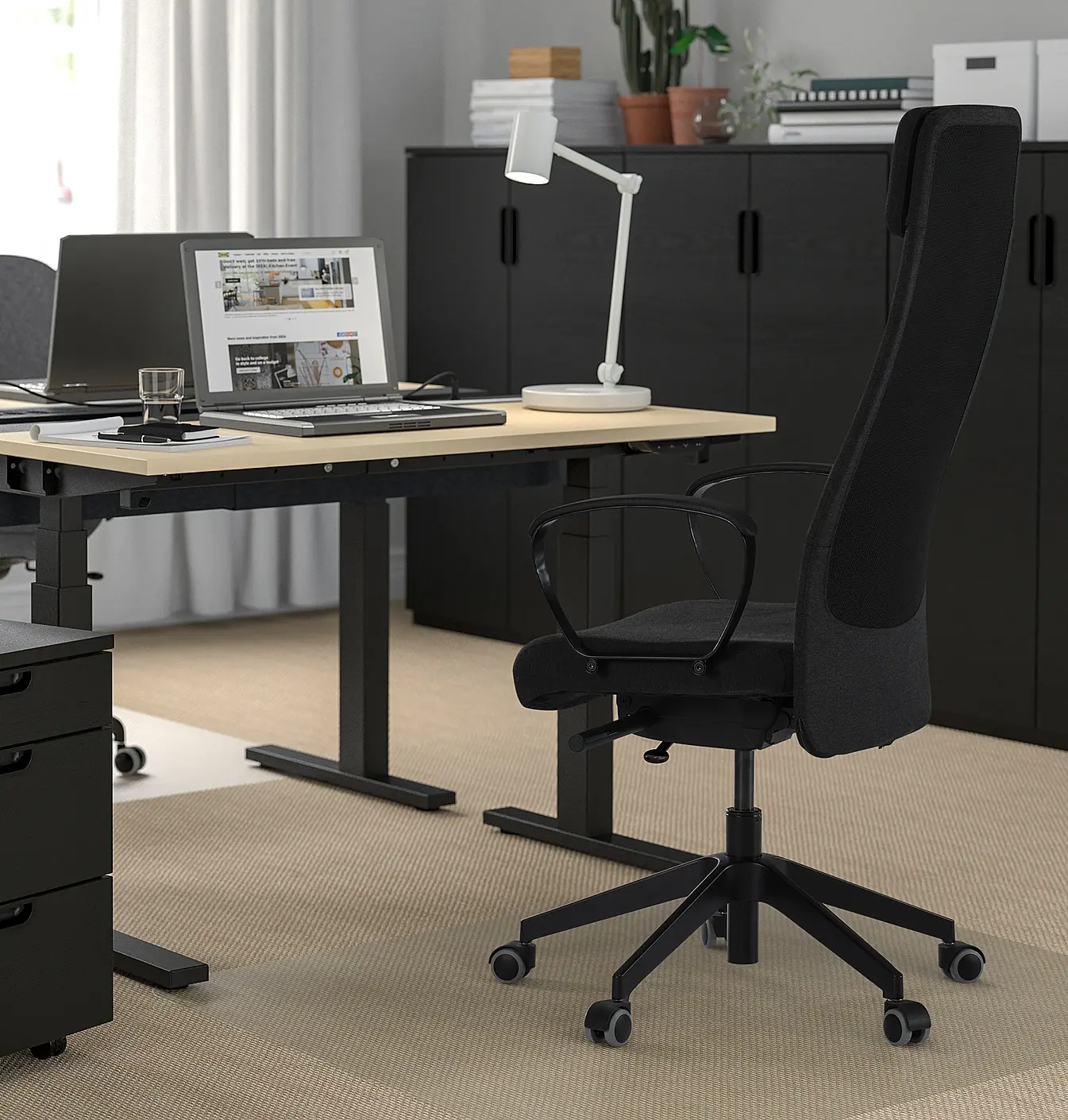 Офисное кресло с ковриком Ikea Markus (Черный) - 3