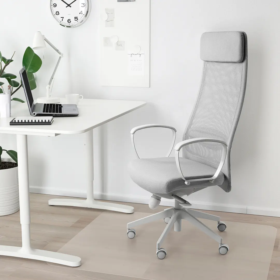 Офисное кресло с ковриком Ikea Markus (Серый)