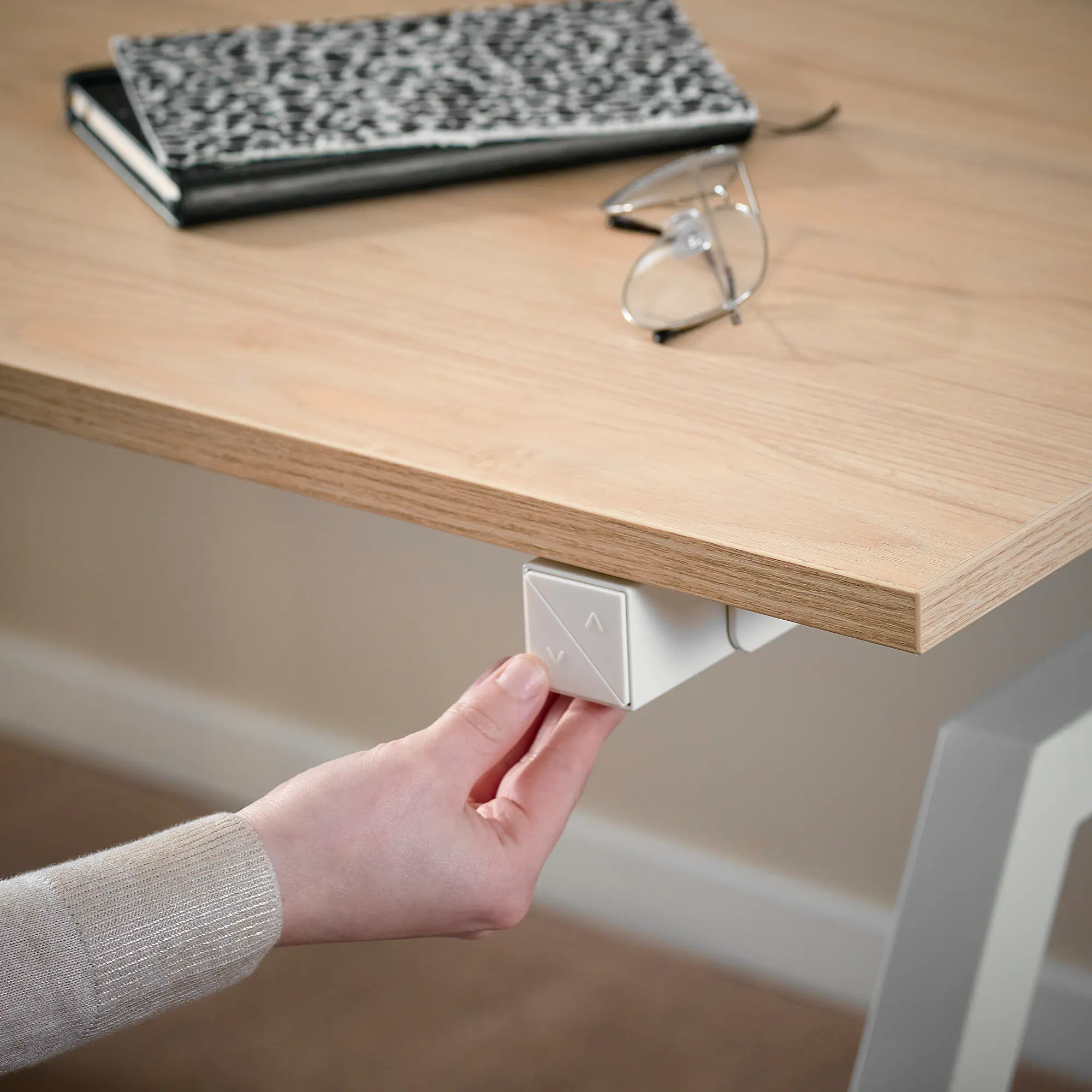 Письменный стол Ikea Trotten электрический 120x70 (Ясень/Белый) - 3