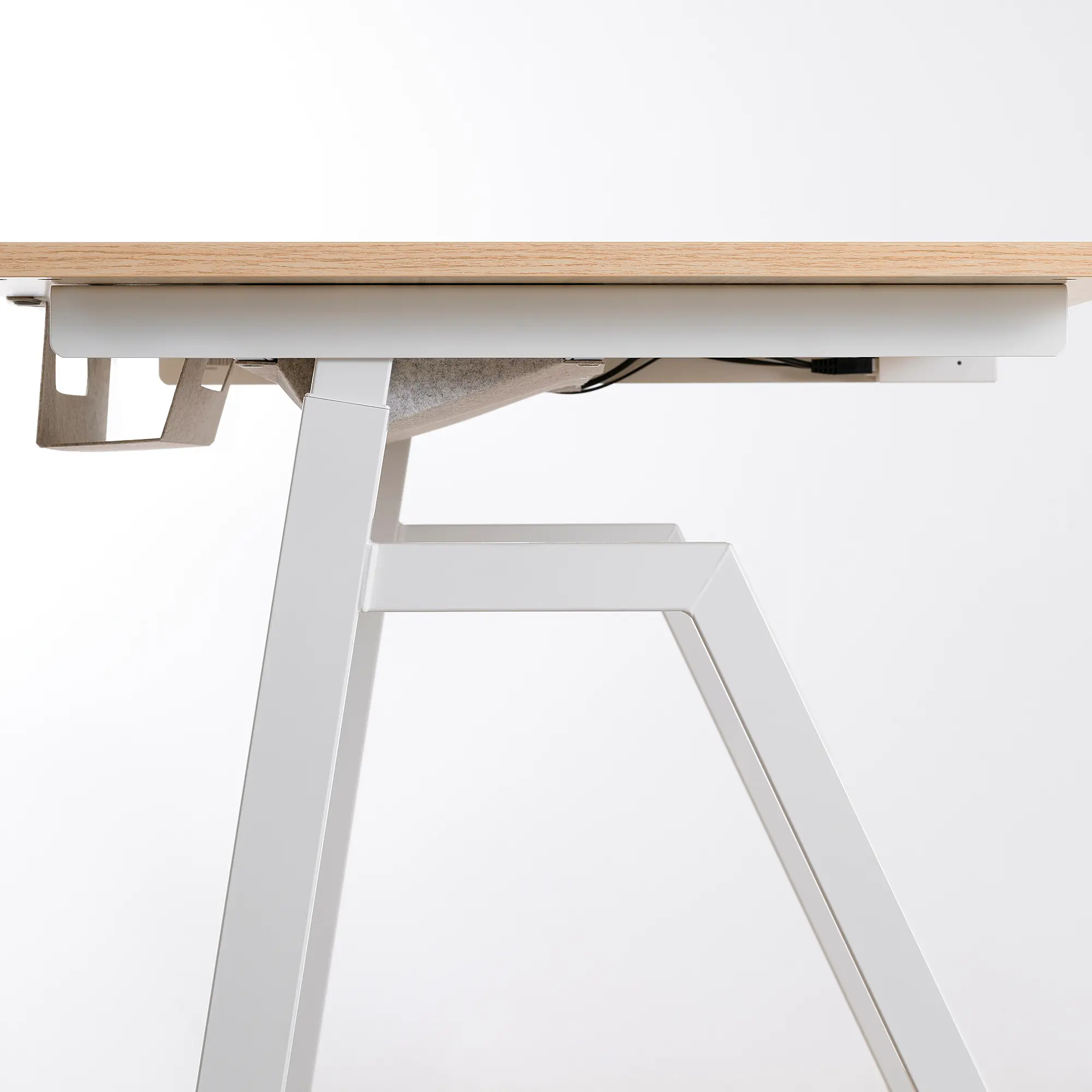 Письменный стол Ikea Trotten электрический 120x70 (Ясень/Белый) - 5