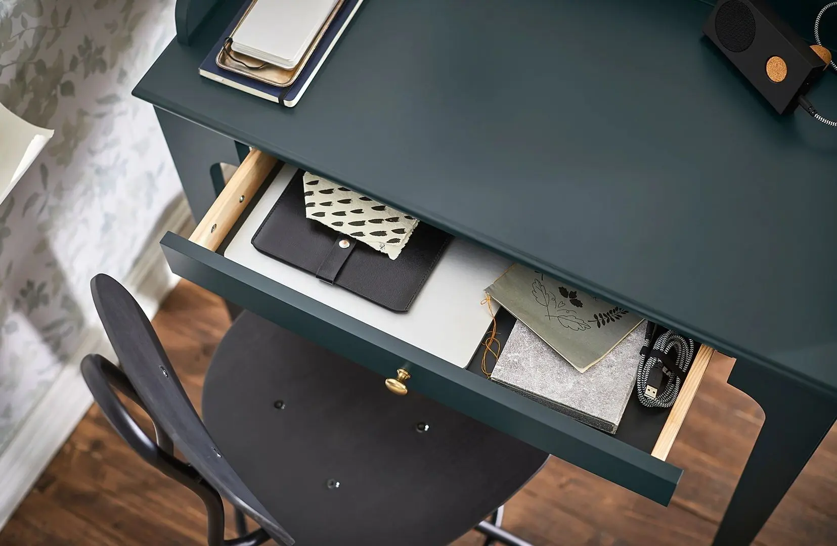 Masa de birou Ikea Lommarp 90x54 cm (Albastru inchis-verde)