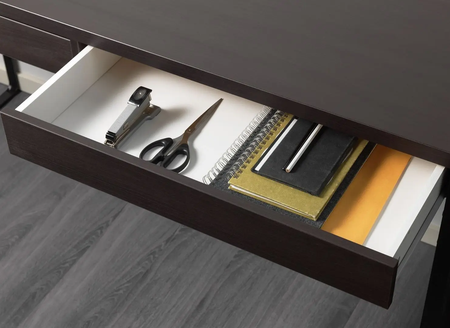 Письменный стол Ikea Micke 142x50 (Черно-коричневый)