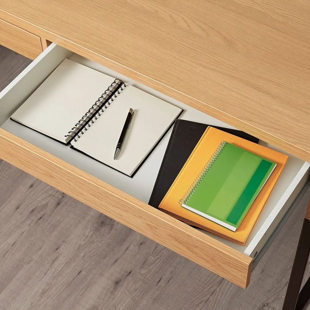 Masa de birou Ikea Micke 142x50 (Aspect Stejar)