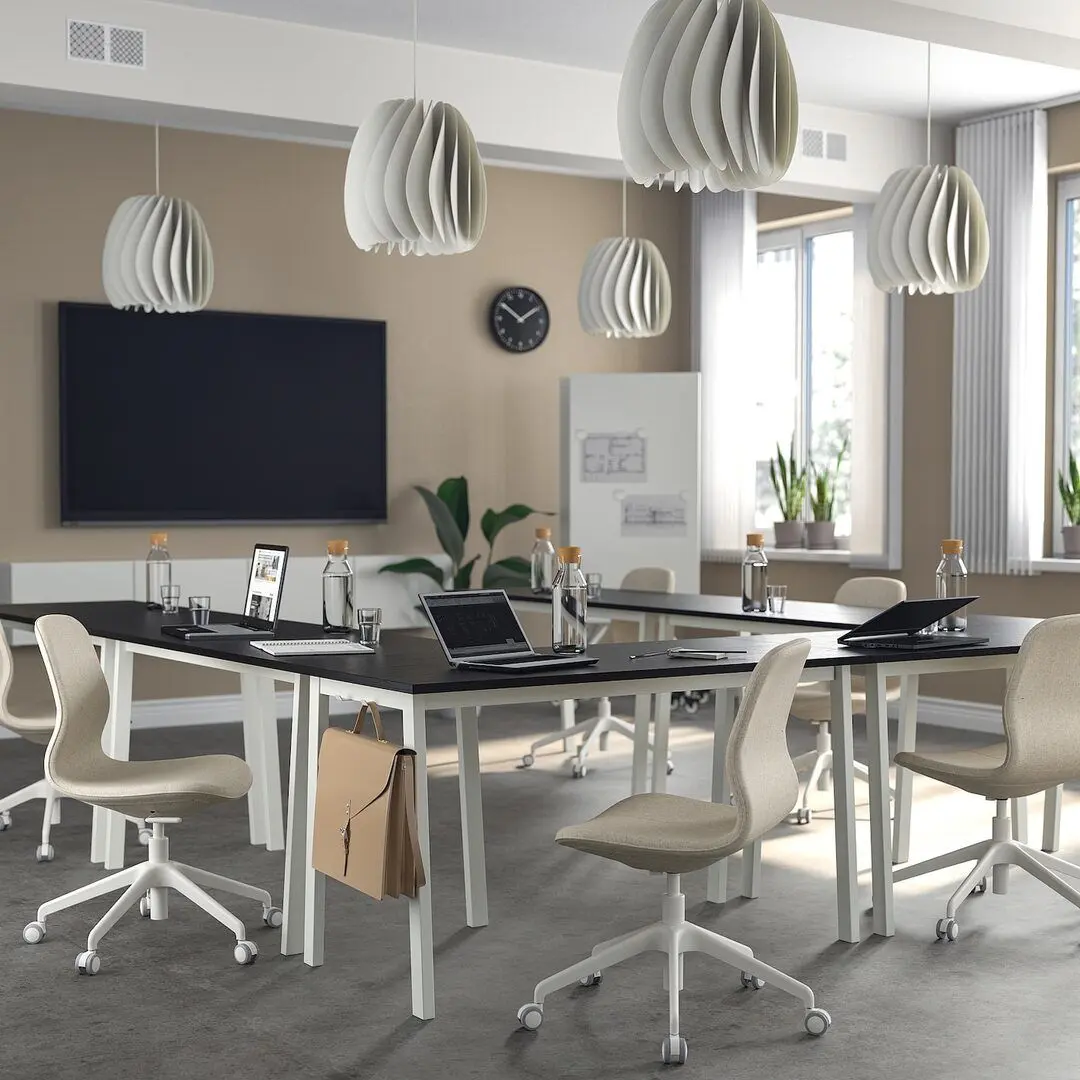 Masa pentru conferinte Ikea Mittzon 140x68x75 (Furnir frasin/Negru vopsit/Alb)