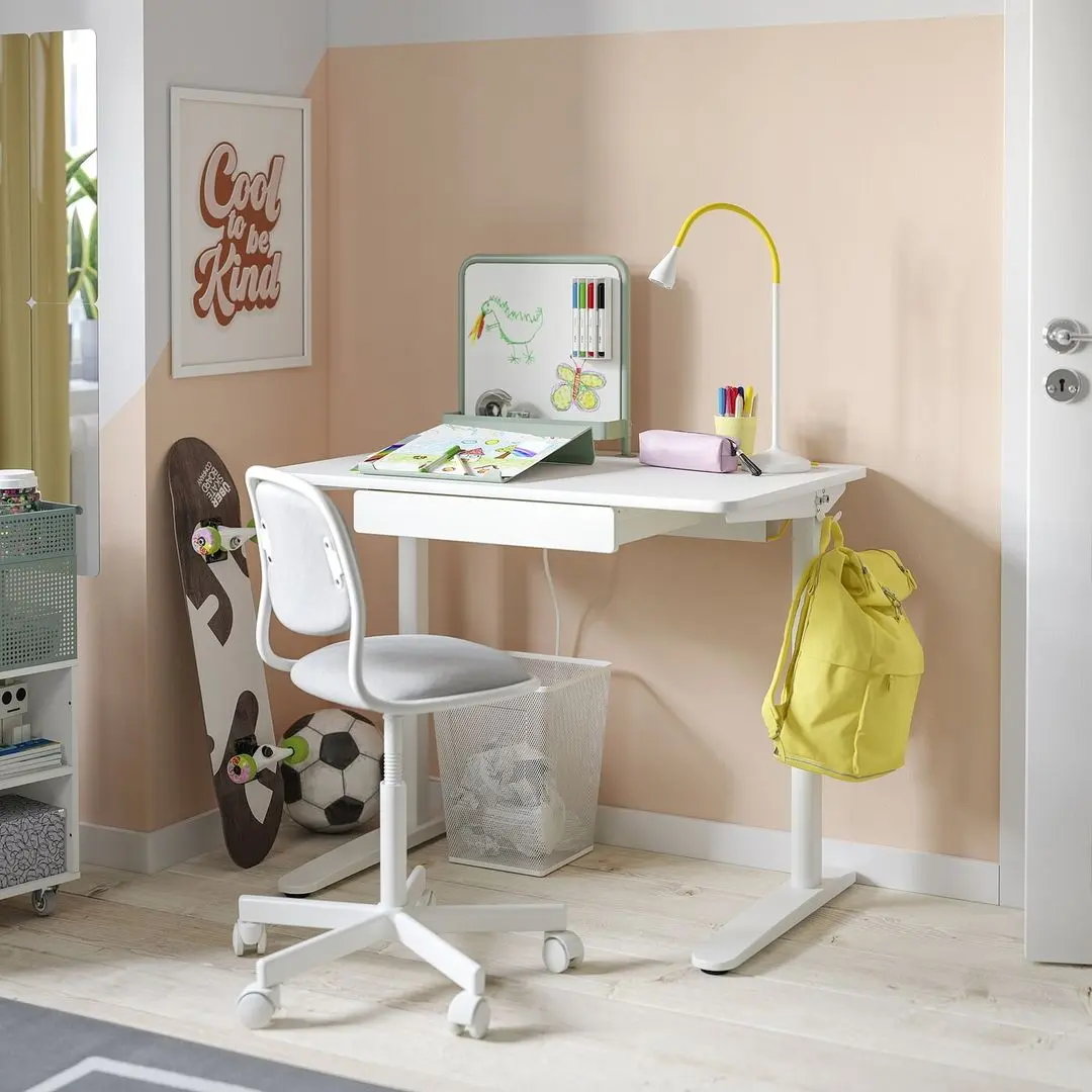 Masa de birou Ikea Relatera avizier/sertar 90x60 (Alb/Verde deschis)