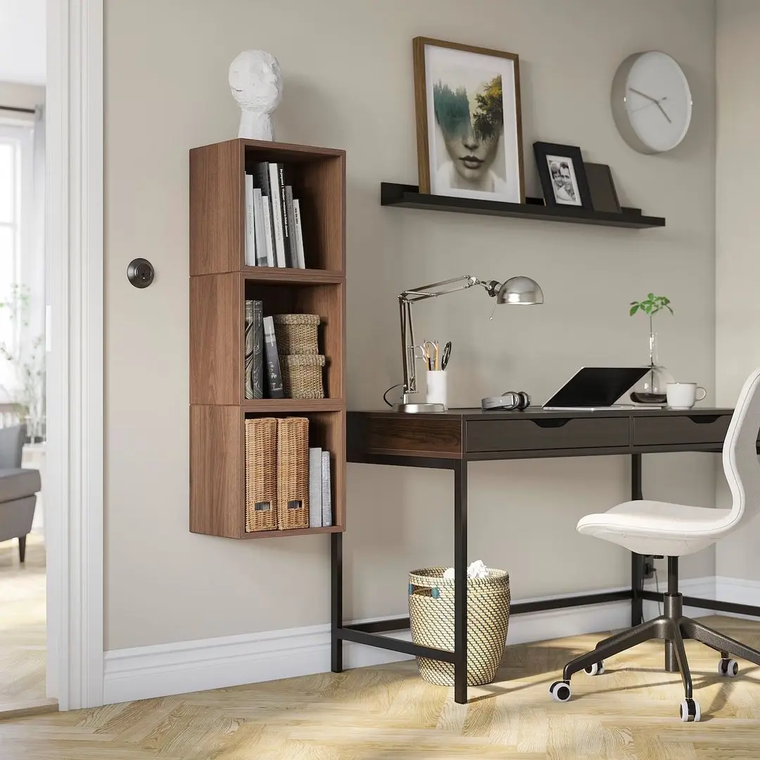 Combinatie de rafturi suspendate Ikea Eket 70x25x105 (Aspect Nuc)