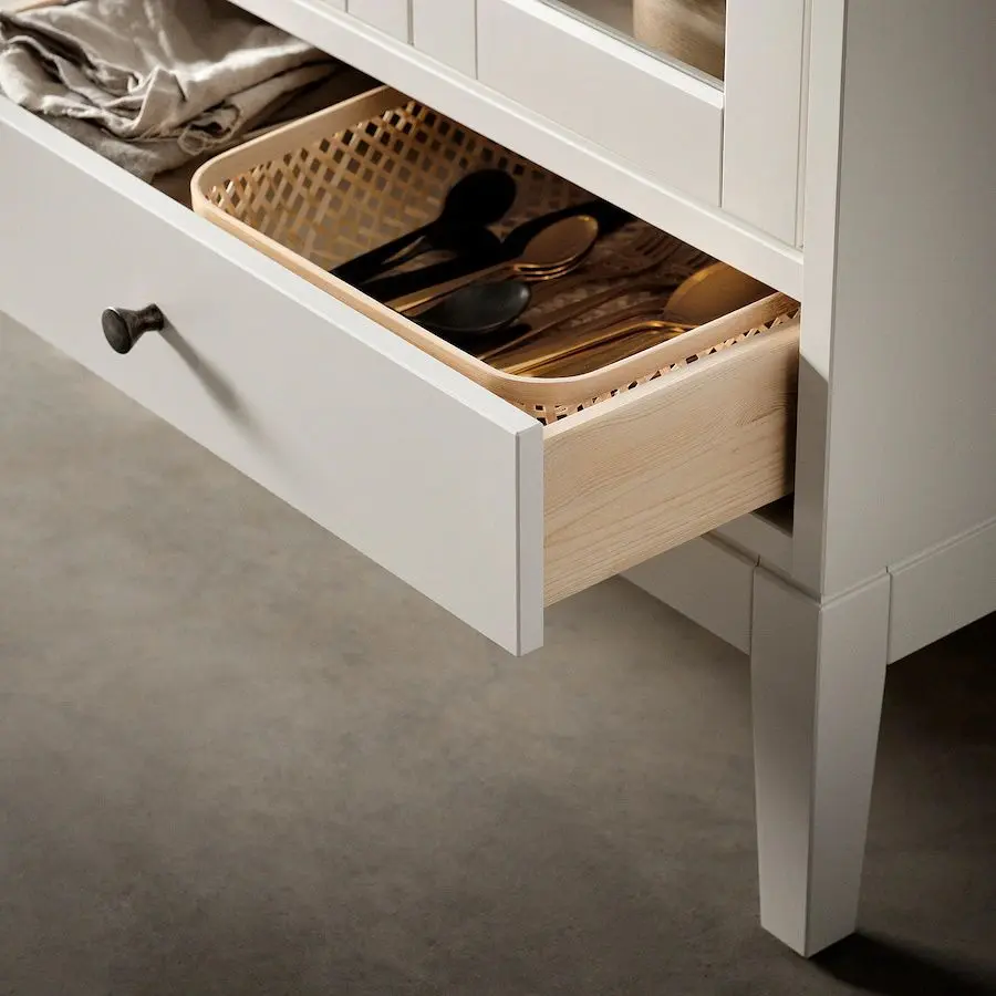 Dulap-Vitrina Ikea Idanas usi de sticla 121x50x135 (Alb)