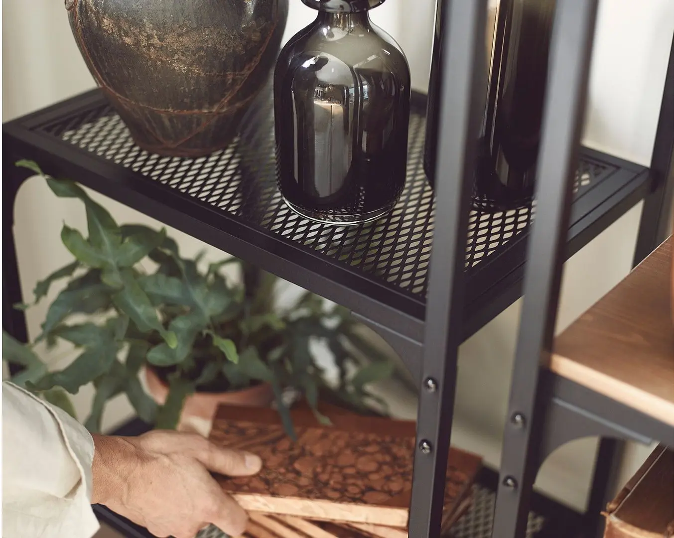 Etajera Ikea Fjallbo 51x136 (Negru)