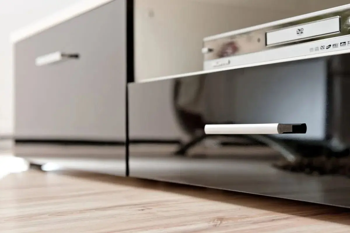 Living Halmar Reno (White/Black Gloss) - 6