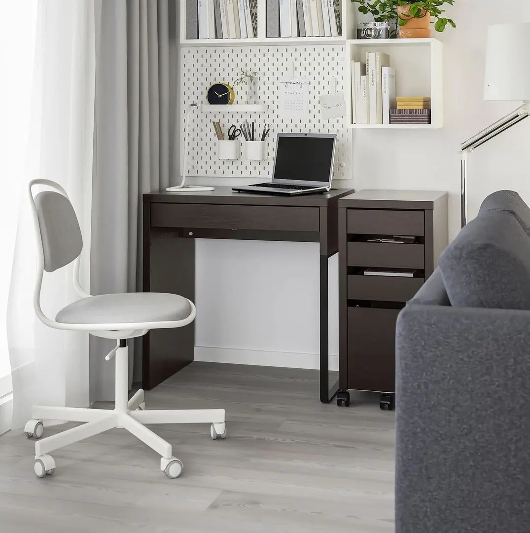 Masa de birou Ikea Micke 73x50 (Negru-maro)