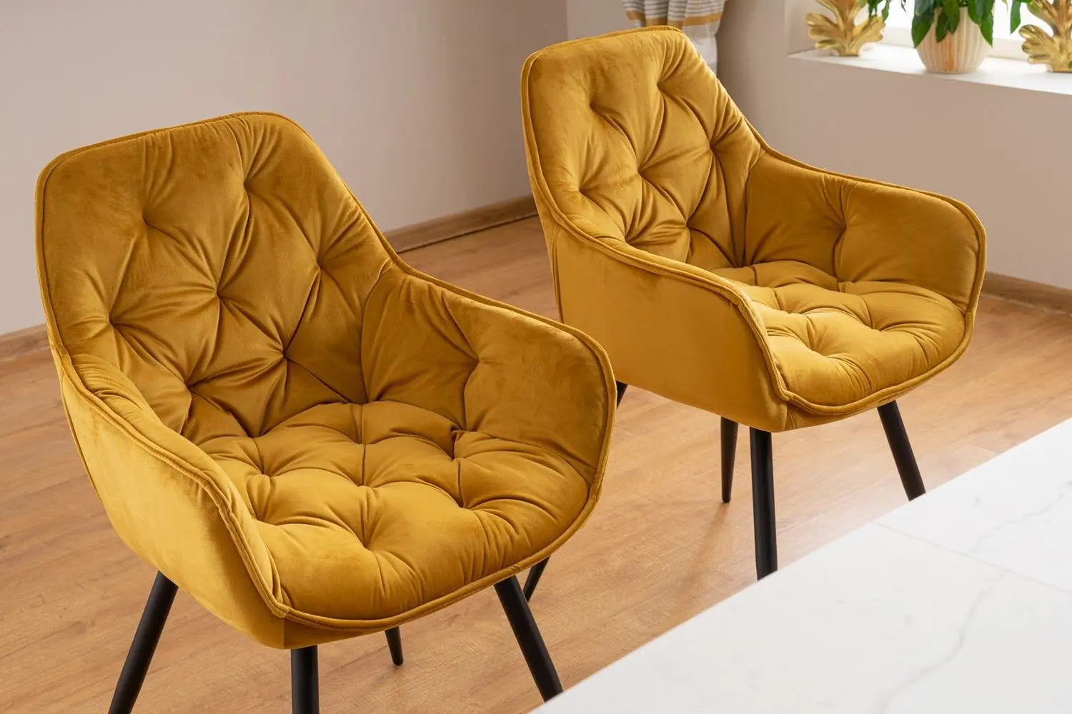 Scaun Signal Cherry Velvet (Curry/Black)