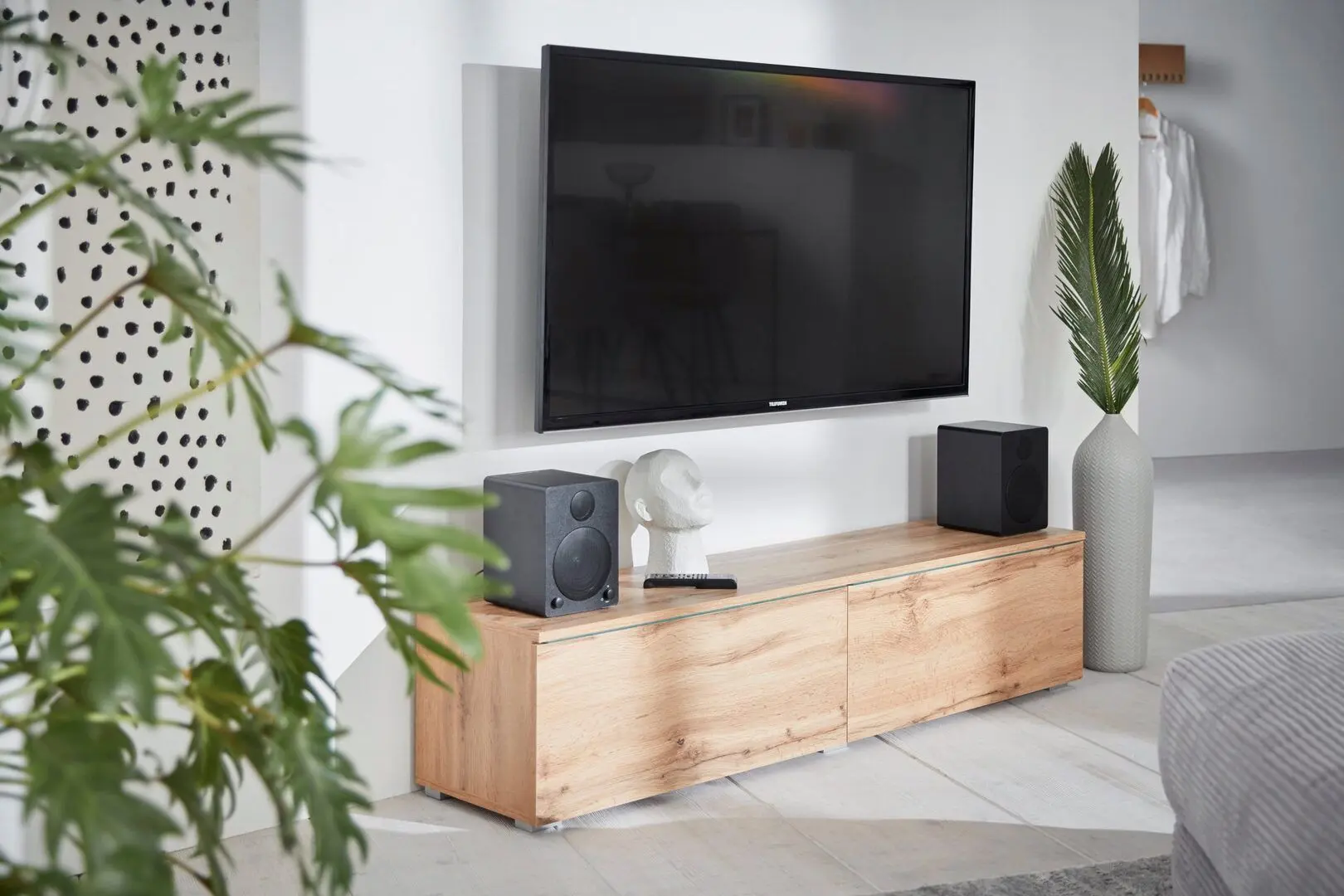 Tumba pentru TV Bratex Lowboard D 140 (Wotan Oak)