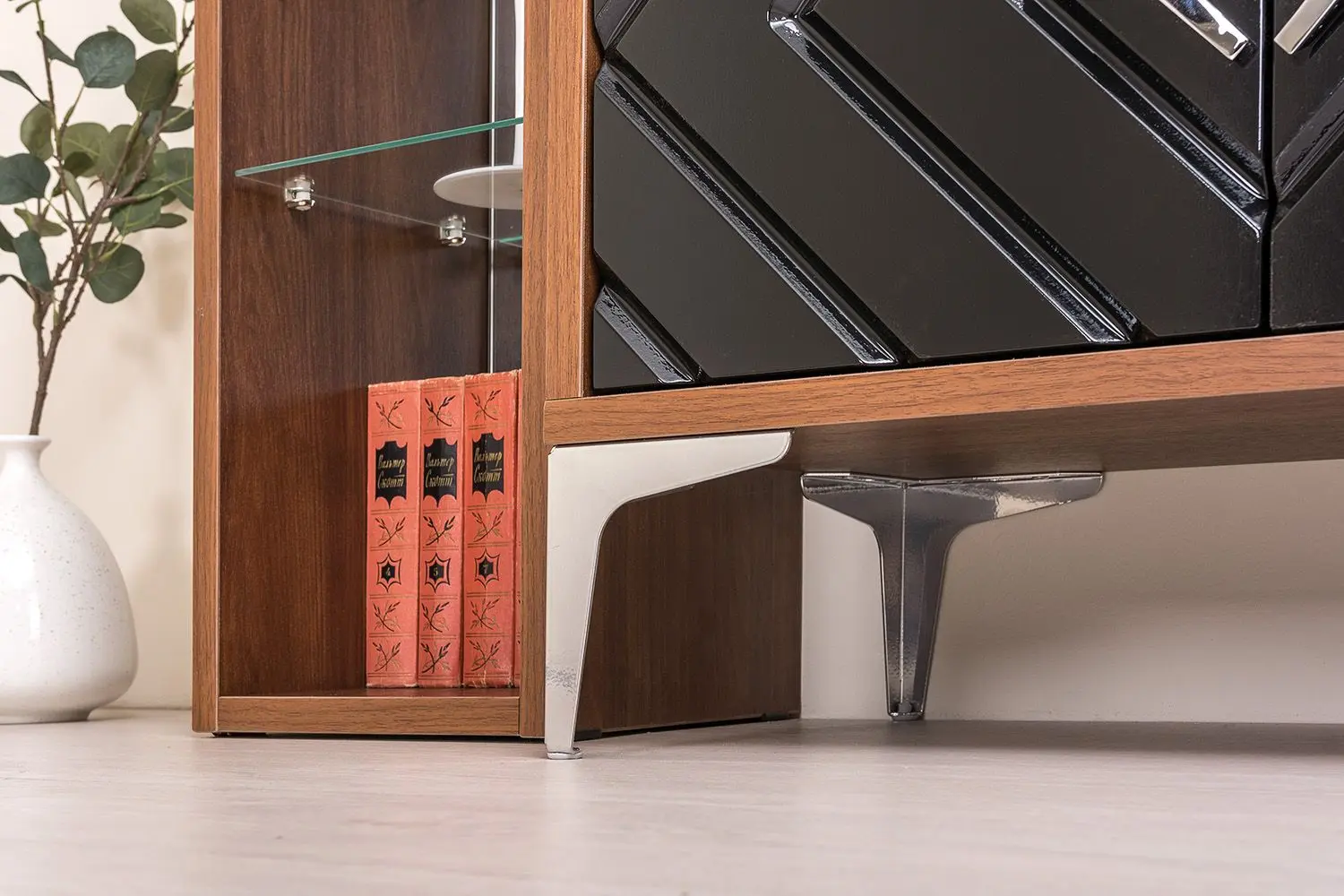 Tumba pentru TV Muar 13.261  (Walnut Select Fireplace/Black Gloss)