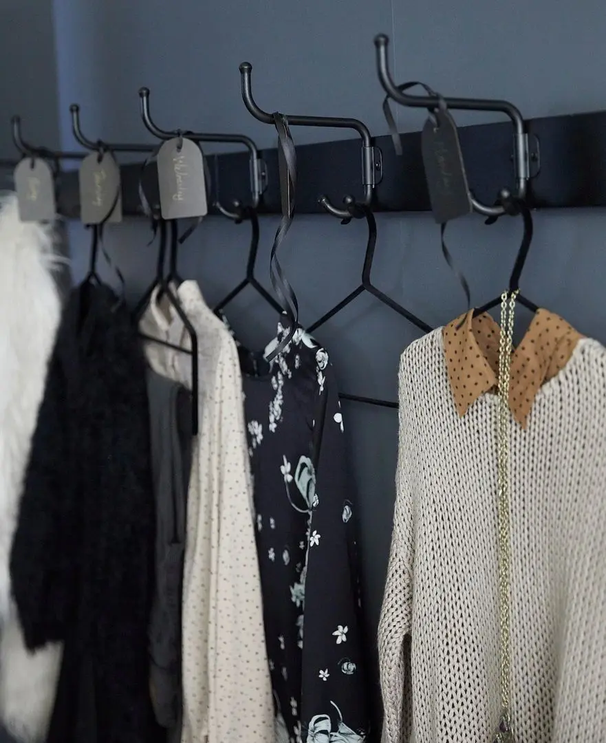 Cuier Ikea Pinnig (Negru)