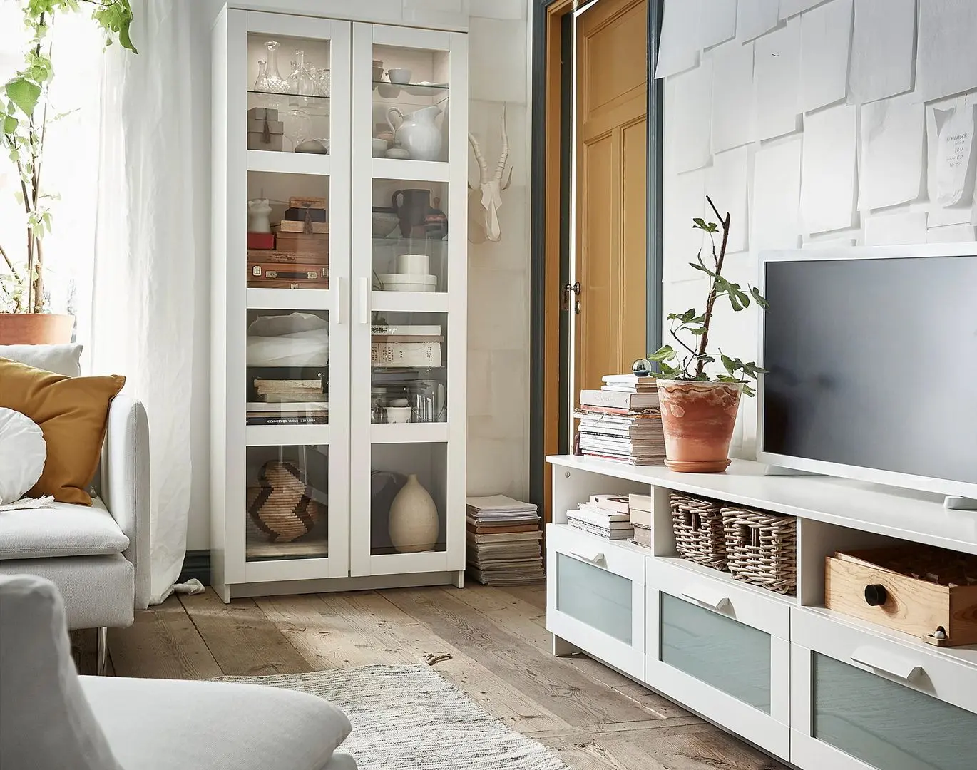 Витрина Ikea Brimnes стеклянные дверцы 80x190 (Белый)