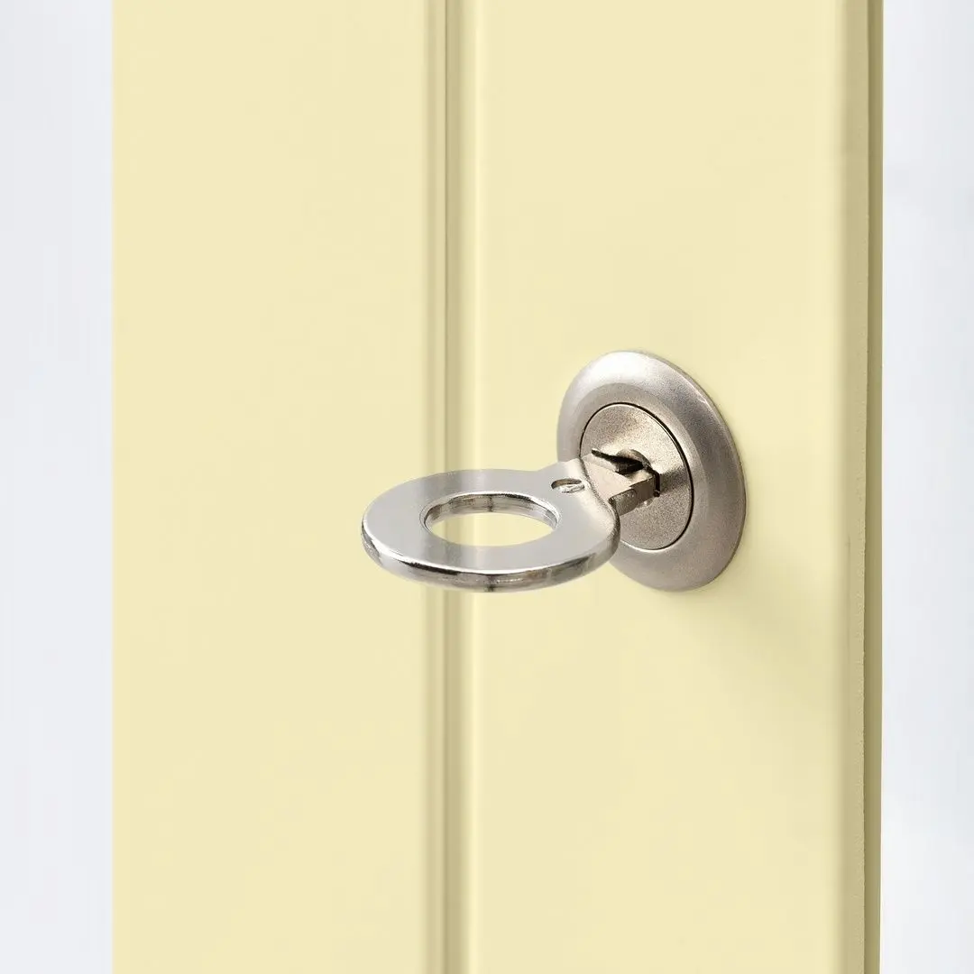 Vitrina Ikea Fabrikor cu uşi de sticlă 81x113 (Galben Deschis)