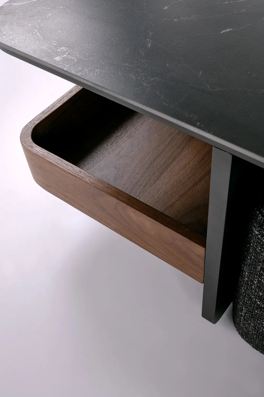 Журнальный столик с 2 пуфами Halmar Vicker (Black/Walnut) - 11