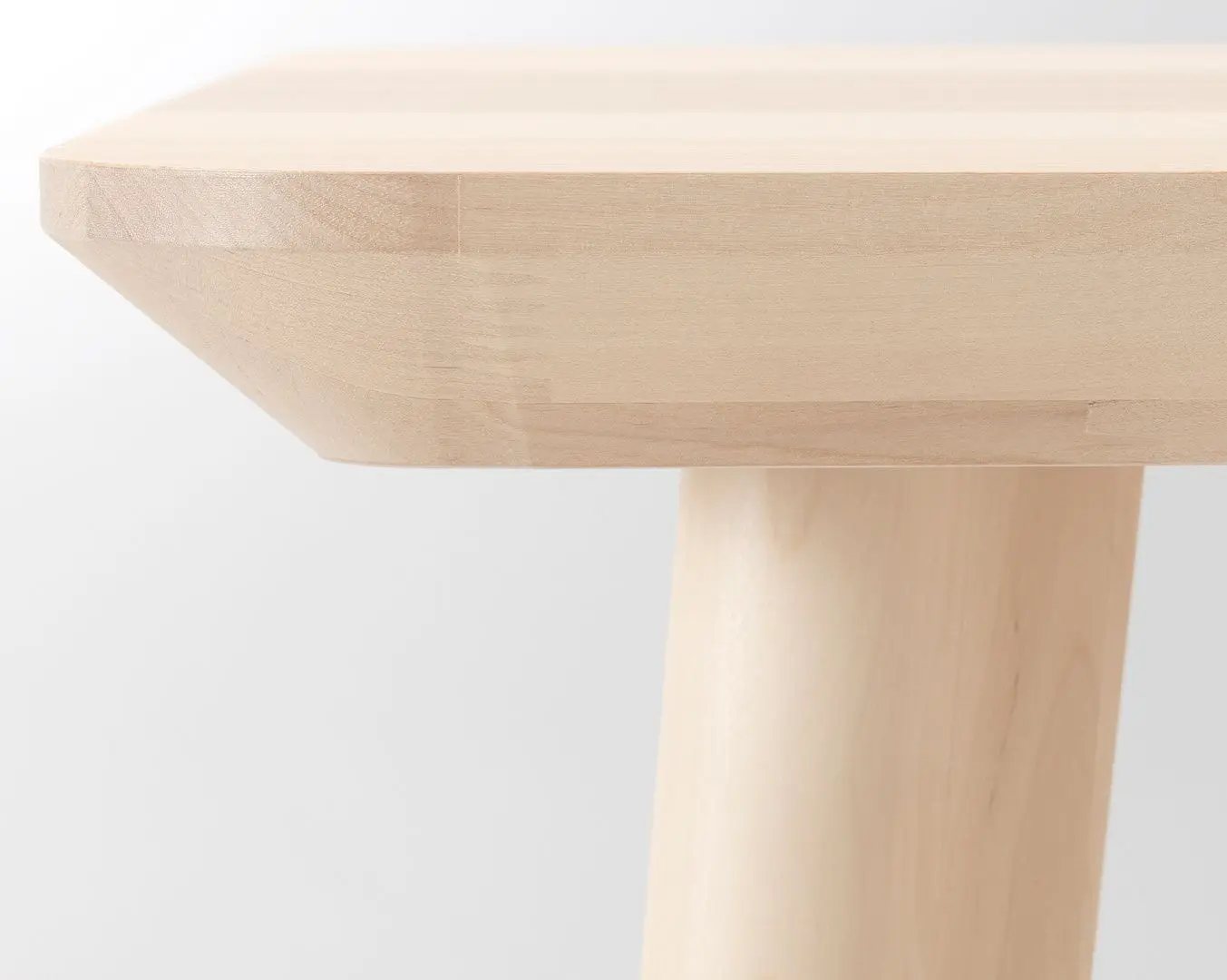 Masa pentru reviste Ikea Lisabo 45x45 (Furnir Frasin)