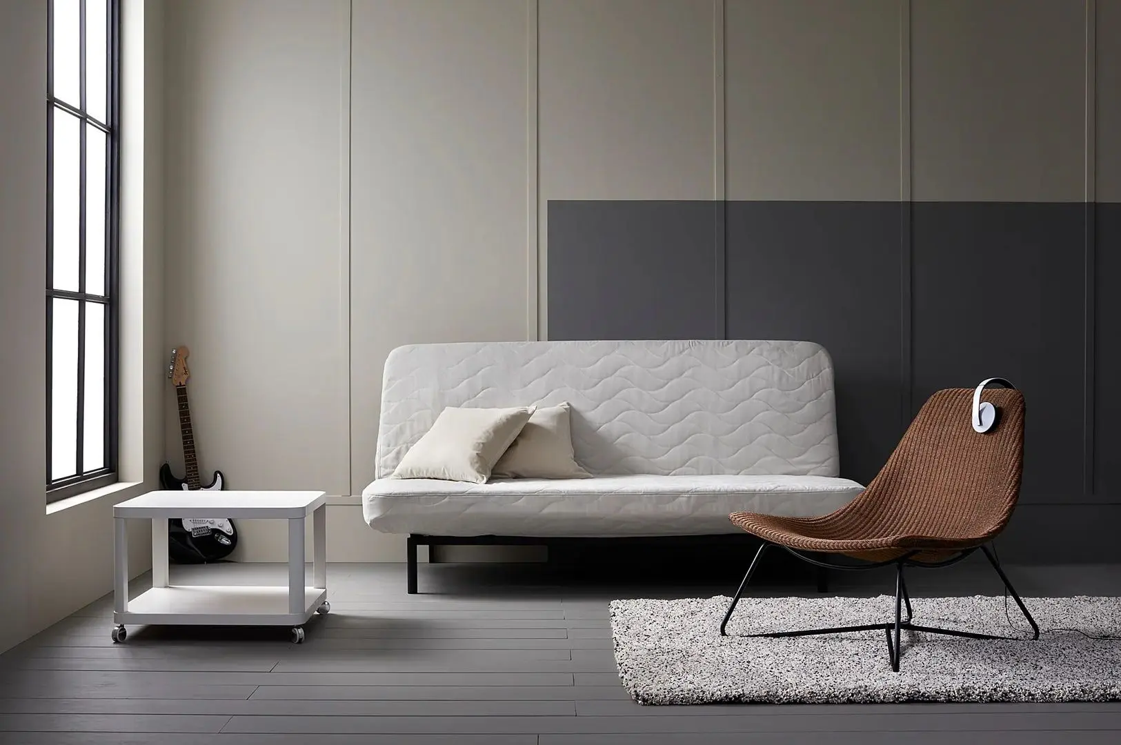 Masa pentru reviste Ikea Tingby cu rotile 64x64cm (Alb)