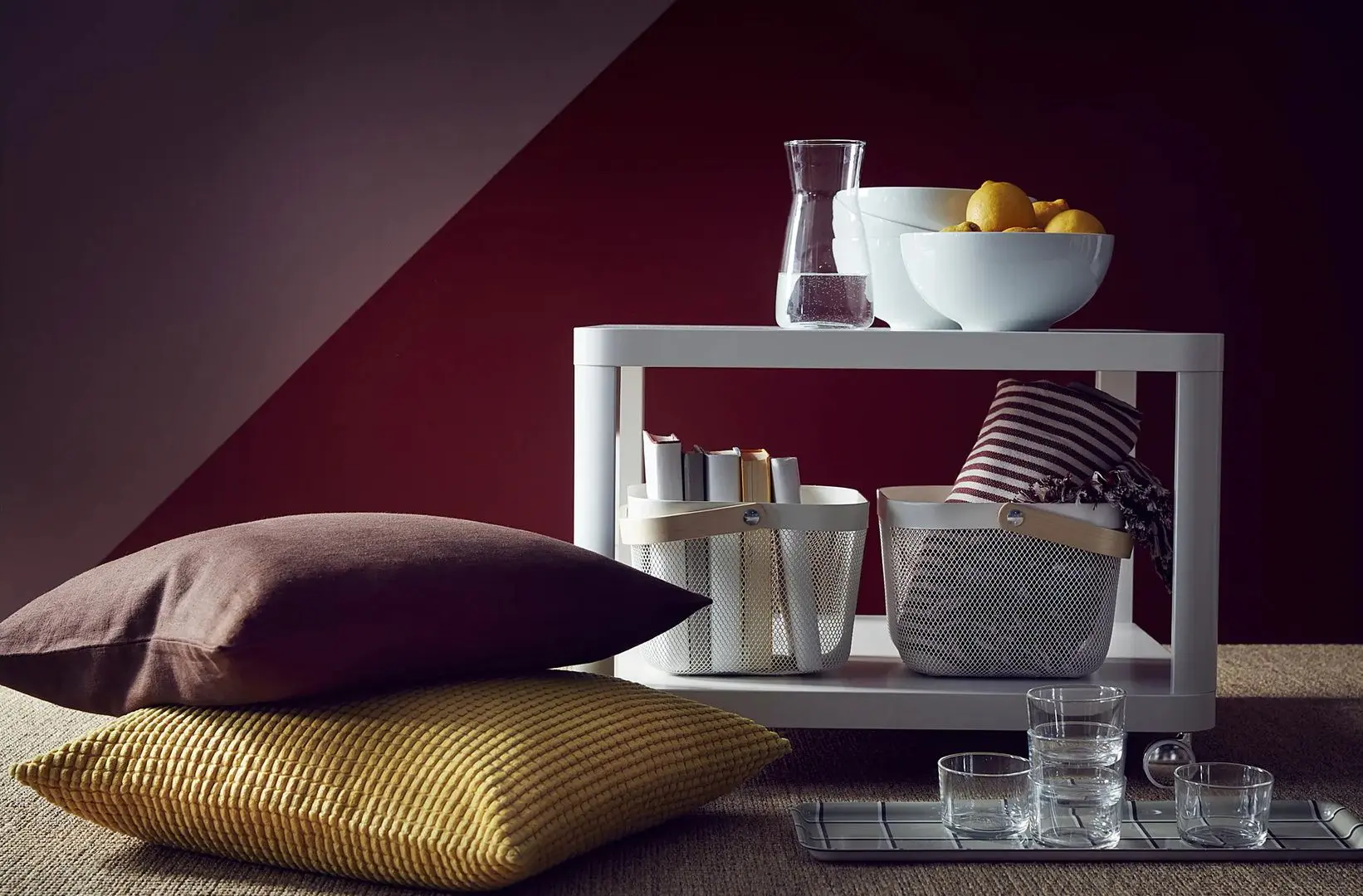 Masa pentru reviste Ikea Tingby cu rotile 64x64cm (Alb)