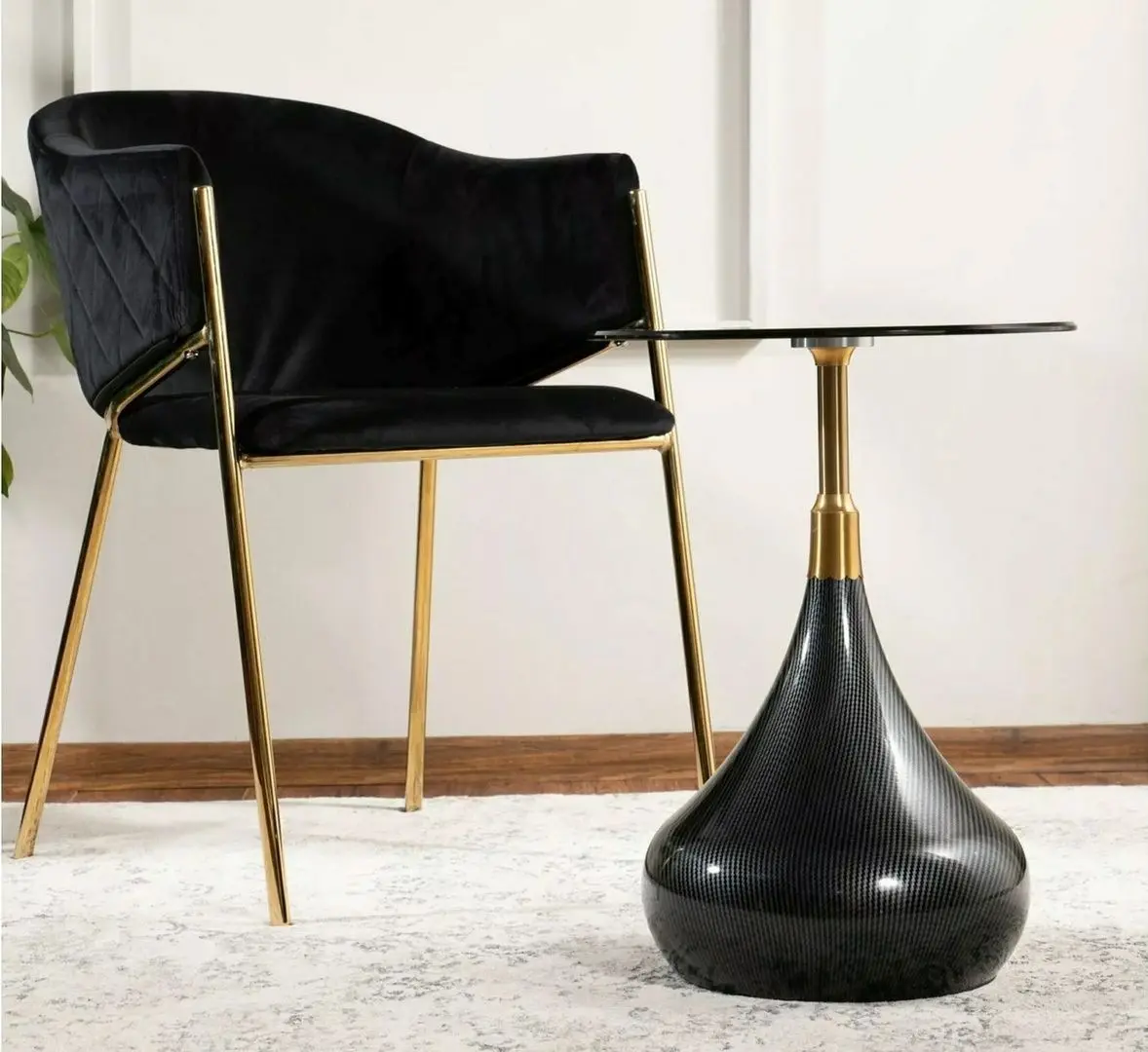 Masa pentru reviste Signal Taurus (Black/Gold)