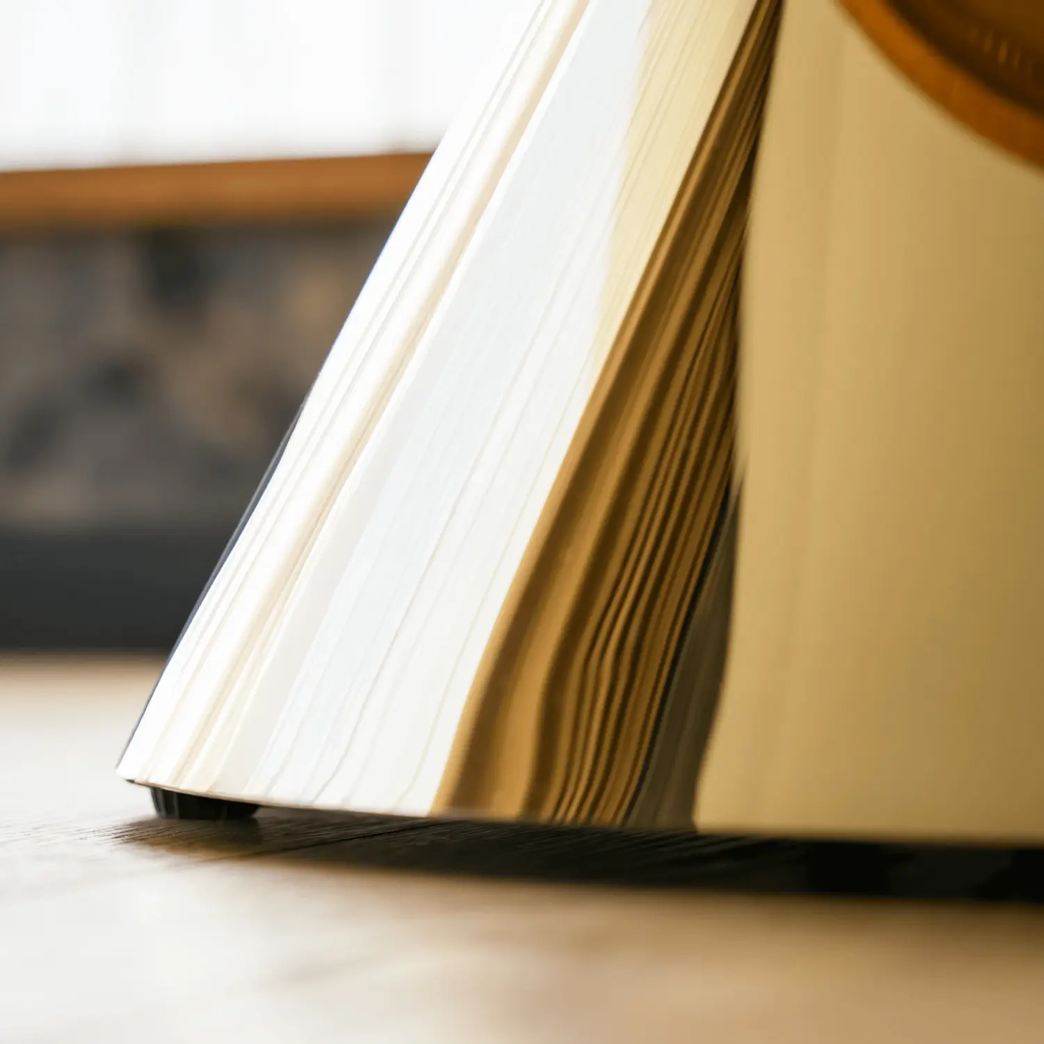 Masa pentru reviste Tempo Kondela Greis Typ 2 (Golden/White Marble)