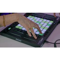 Грувбокс-cэмплер Akai APC 64 (Black) Thumb