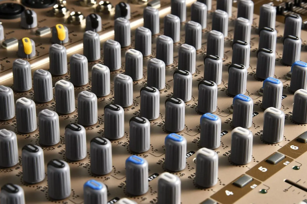 Микшер Phonic AM14GE (Gold)