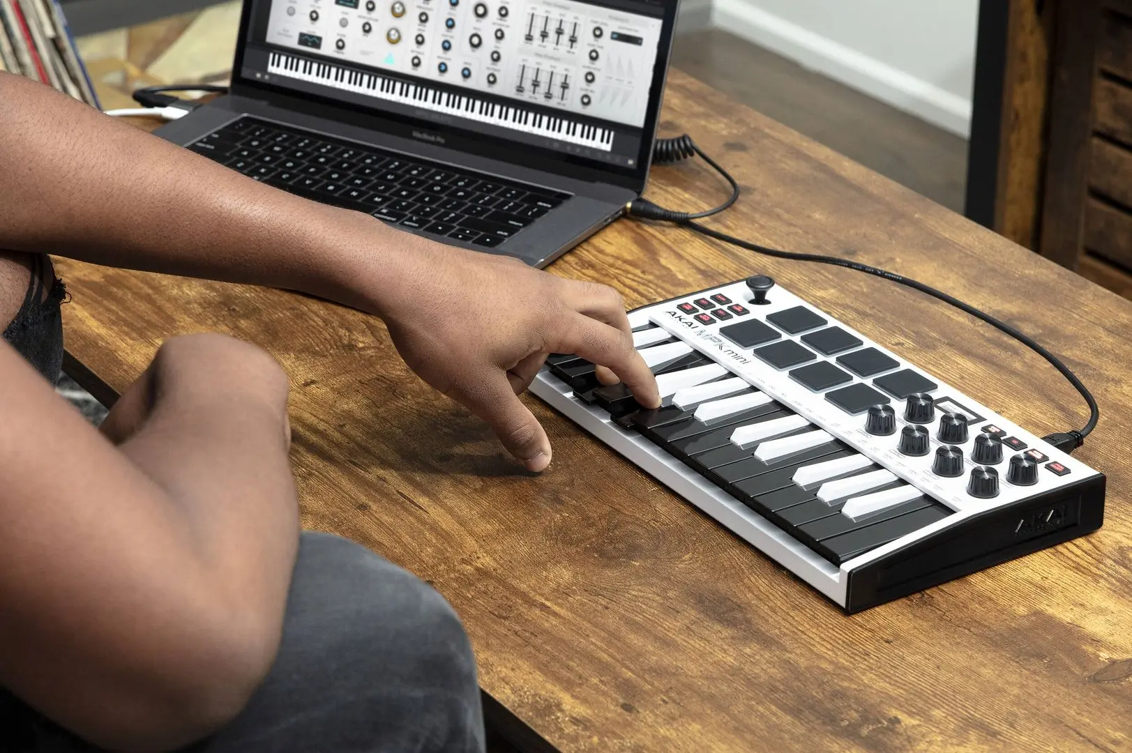 MIDI-claviatura Akai MPK Mini MK3 (White/Black)