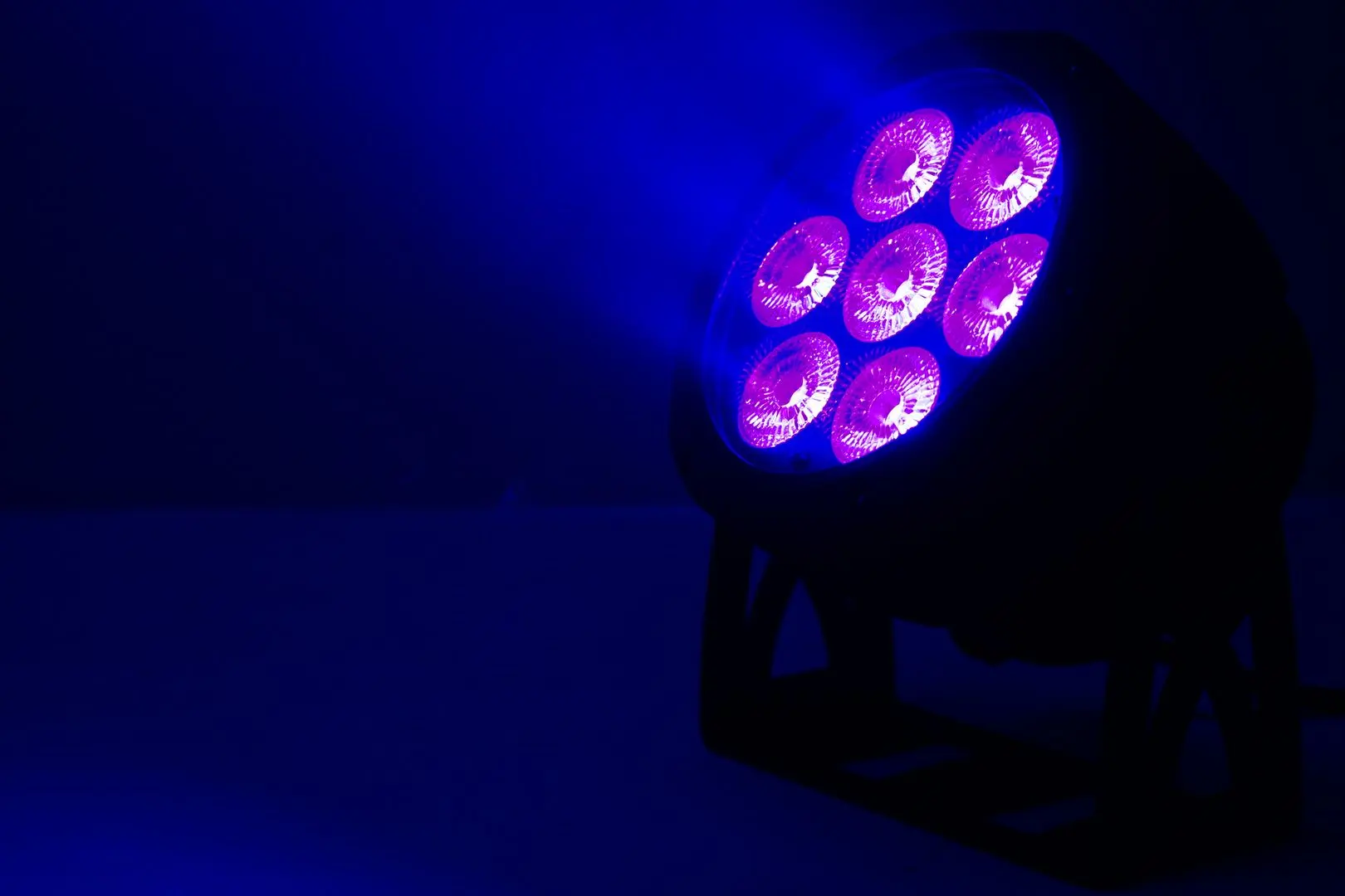 Proiector FOS Technologies Touring PAR 7X15 IP HEX (Black)