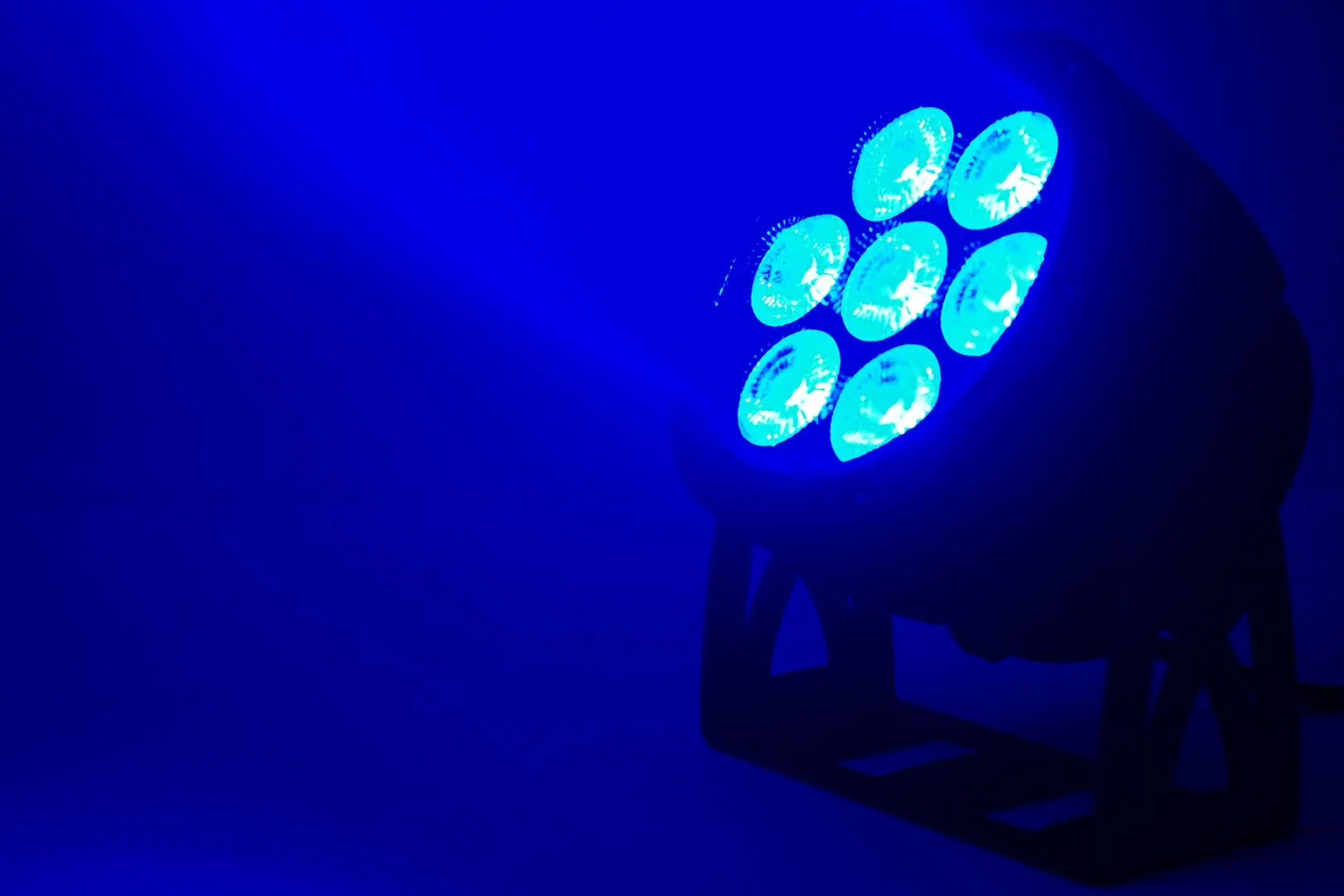 Proiector FOS Technologies Touring PAR 7X15 IP HEX (Black)