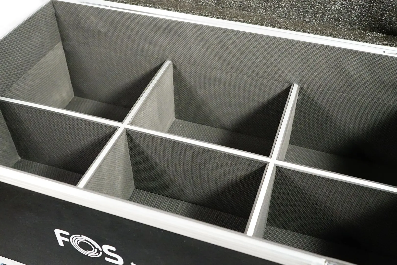 Cutie de transport 6in1 FOS Technologies Case Cob Par 200 (Black/Silver)