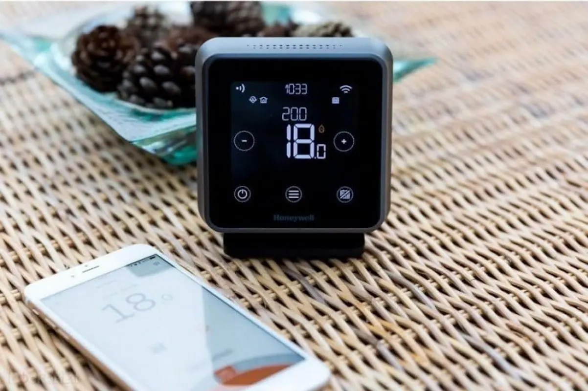 Termostat Honeywell Lyric T6R Y6H910RW4055