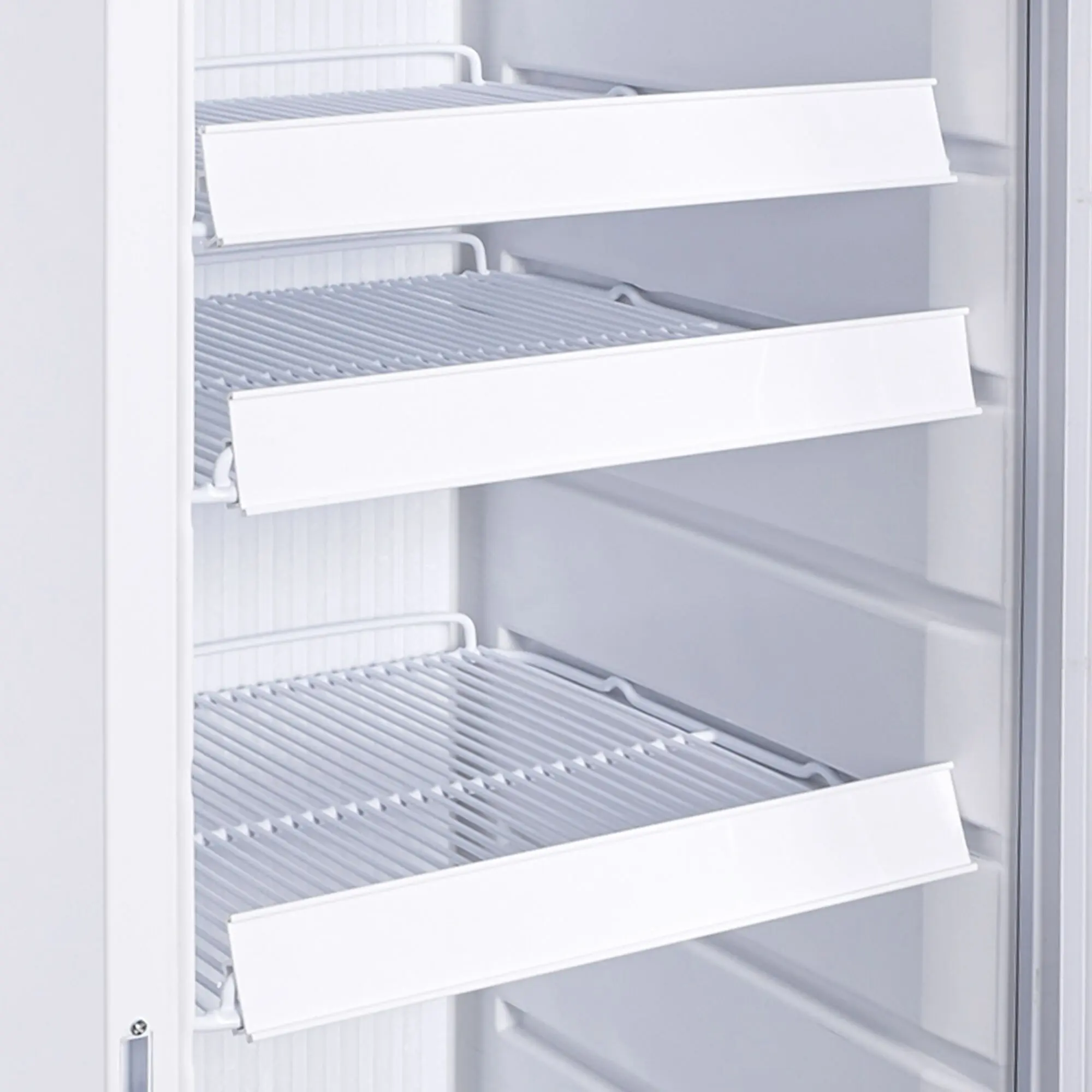 Vitrina frigorifica pentru bauturi GGM Gastro-Cool FKGSWGC (White) - 7