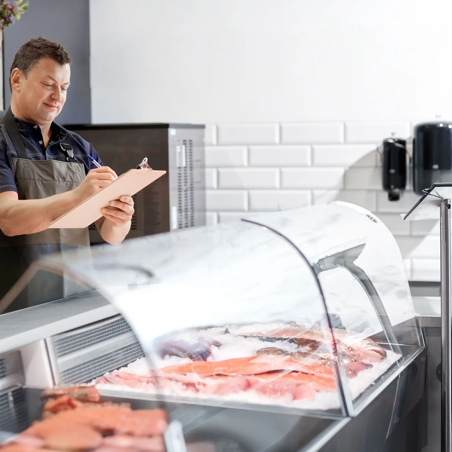 Холодильная витрина для рыбы GGM Gastro FTA150N (Inox) - 7