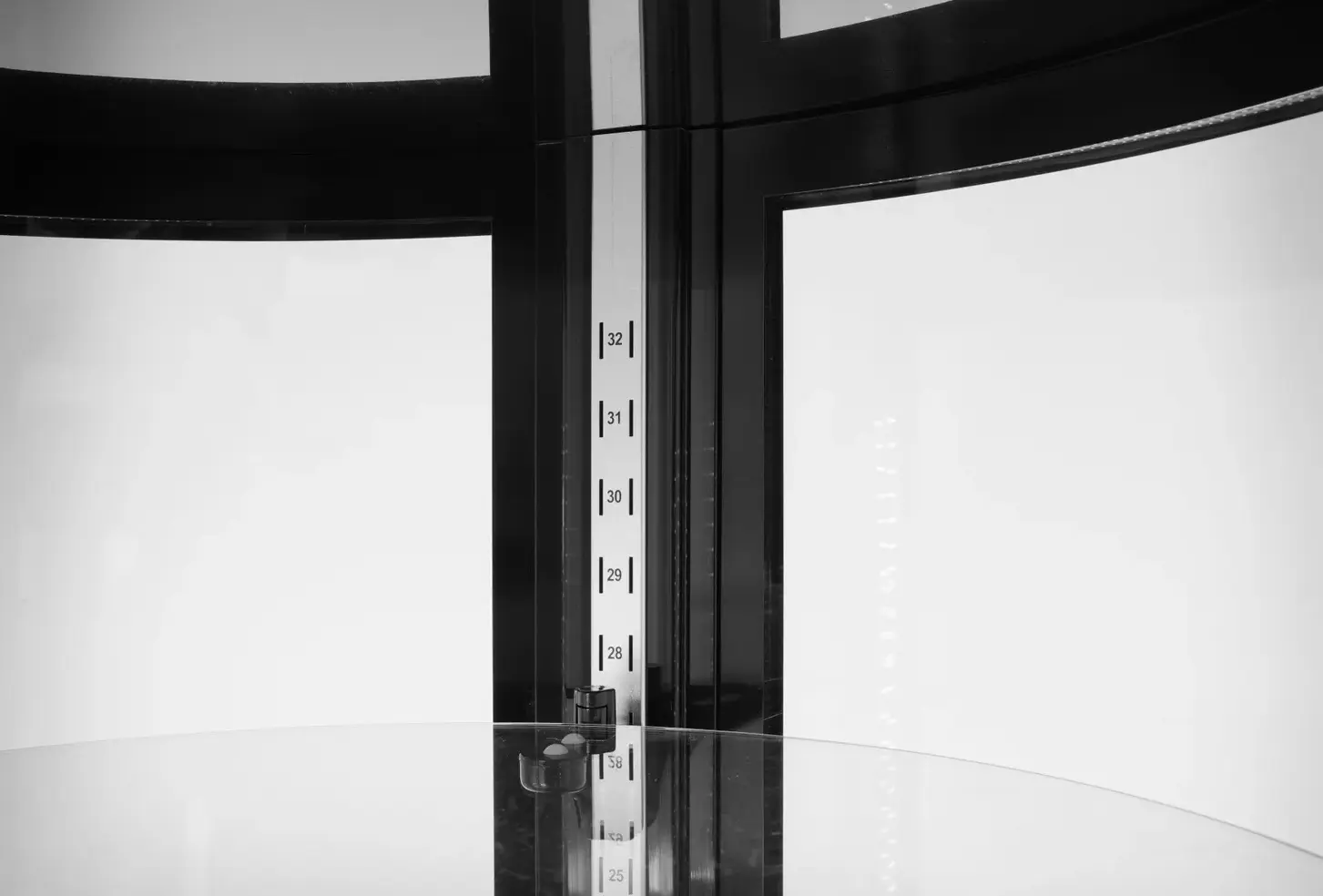 Холодильная витрина Hendi Arktic 233832 (Inox) - 4