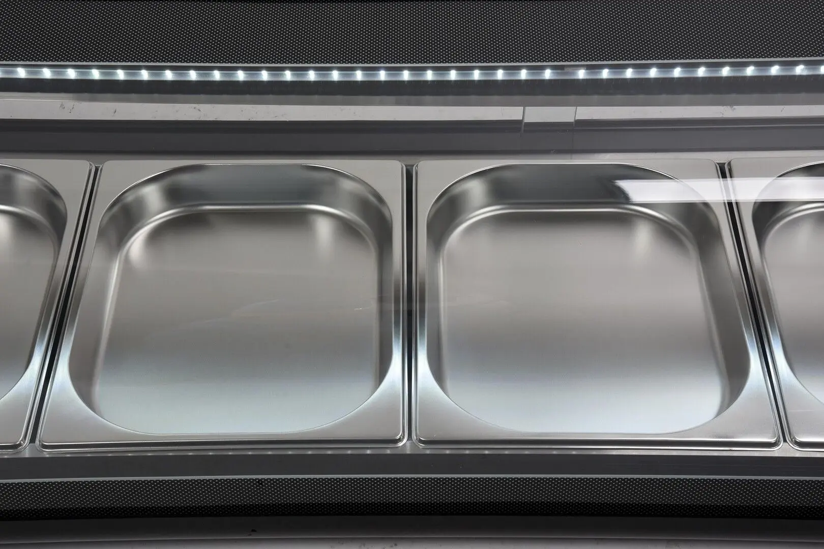 Vitrină frigorifică Yato 5x1/2 GN 05005 (Black)